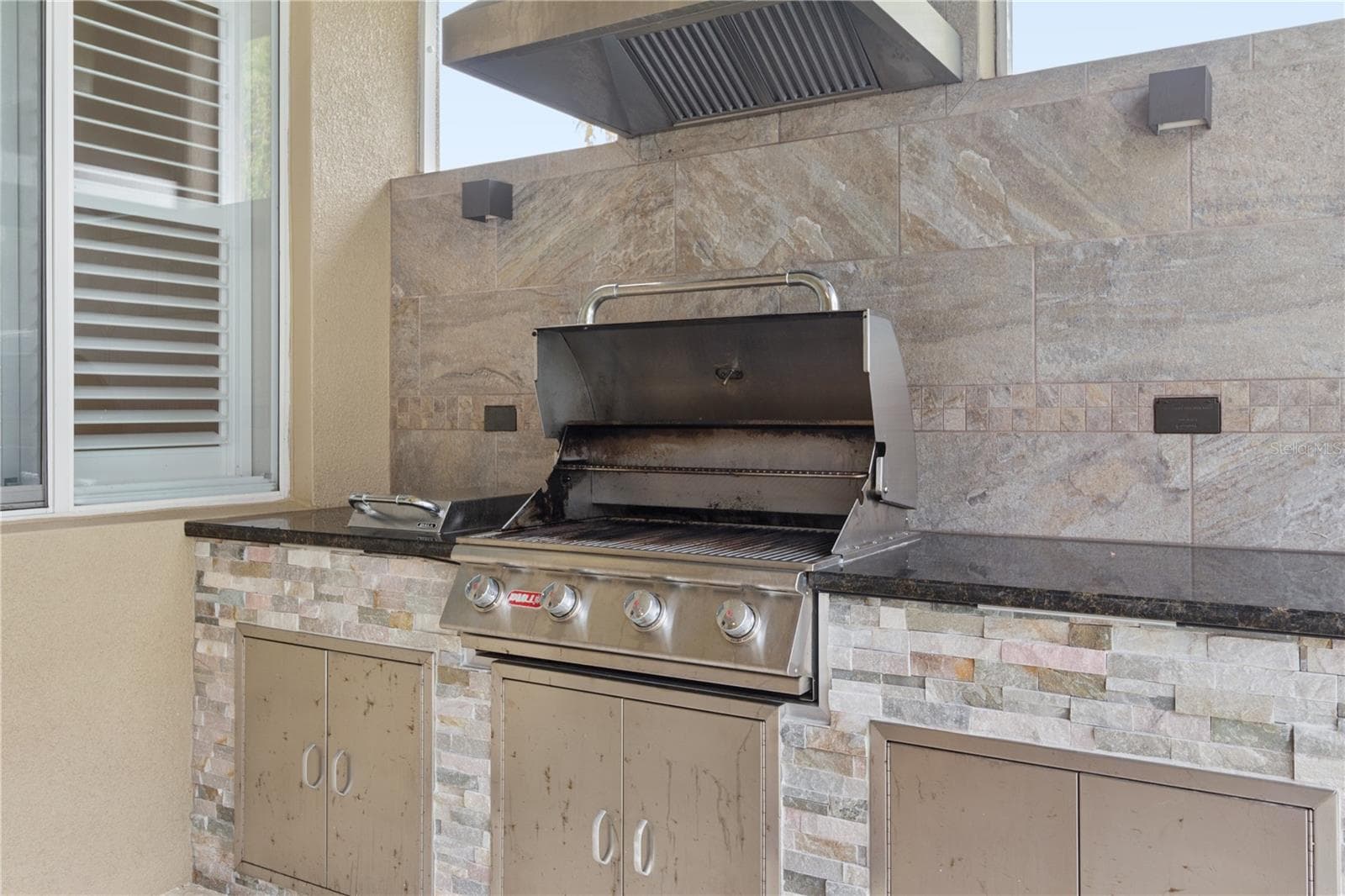 Outdoor Kitchen - 26920 WINGED ELM DR, WESLEY CHAPEL