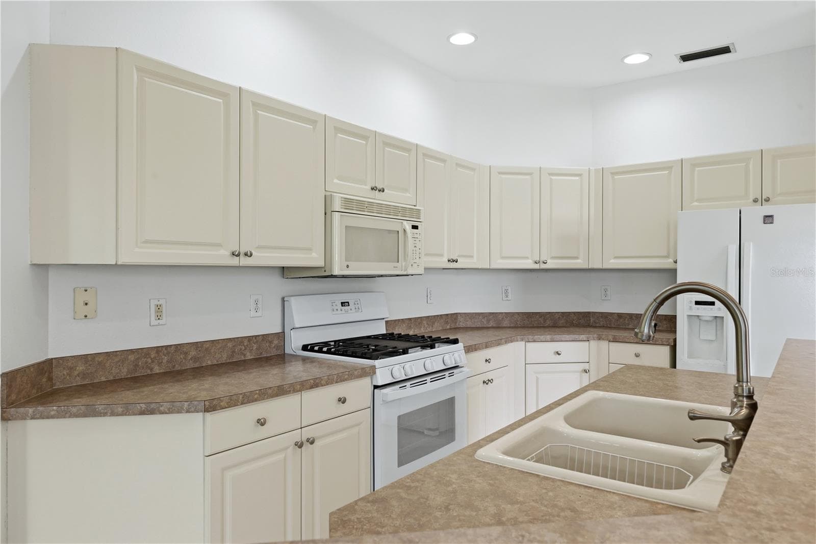Villa at 2462 MAGNOLIA CIR, NORTH PORT, photo 8 of 50