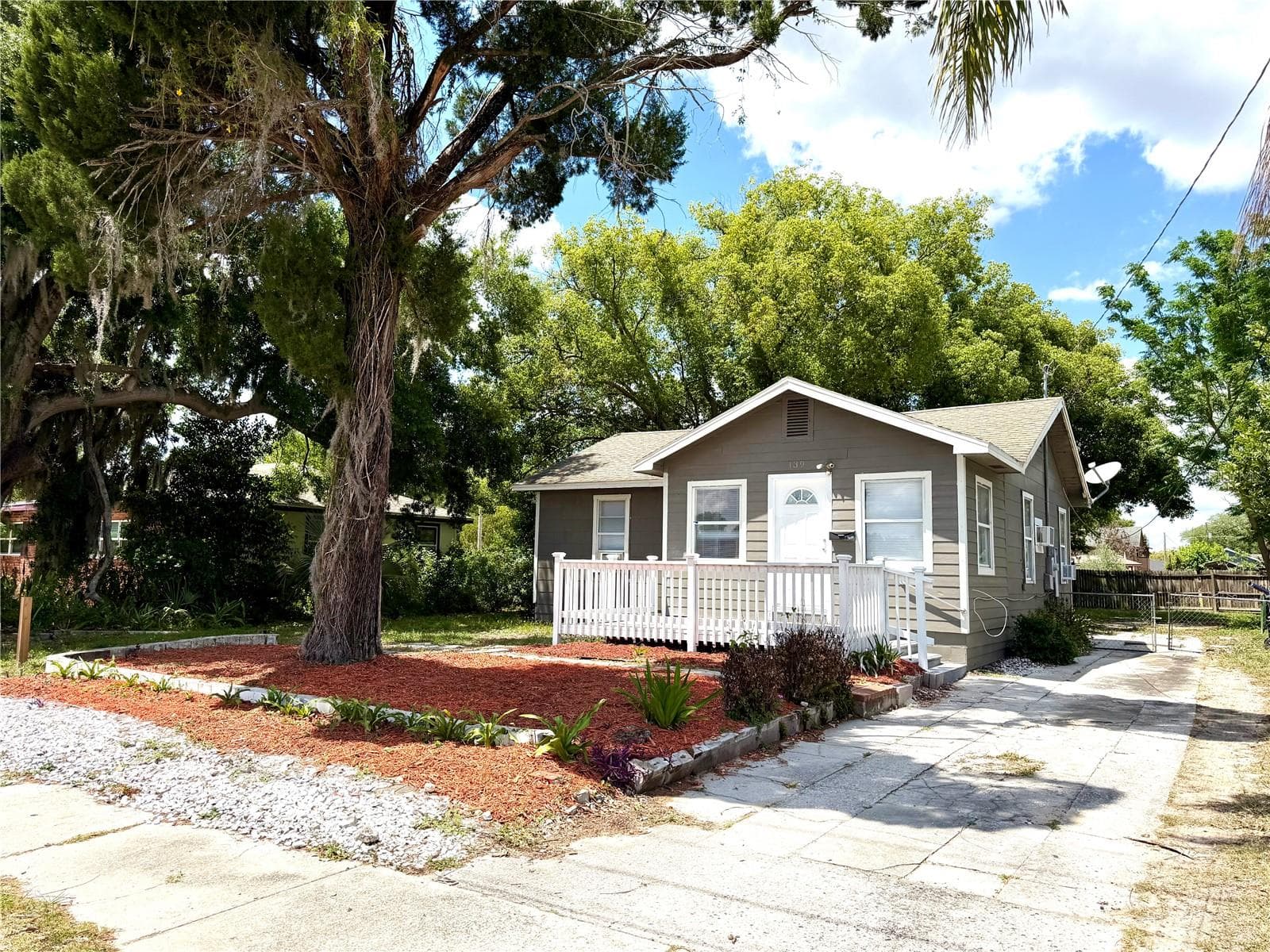 Single Family Residence at 139 AVENUE G SE, WINTER HAVEN, photo 2 of 18