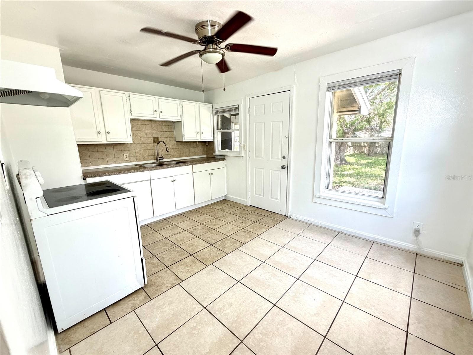 Single Family Residence at 139 AVENUE G SE, WINTER HAVEN, photo 9 of 18