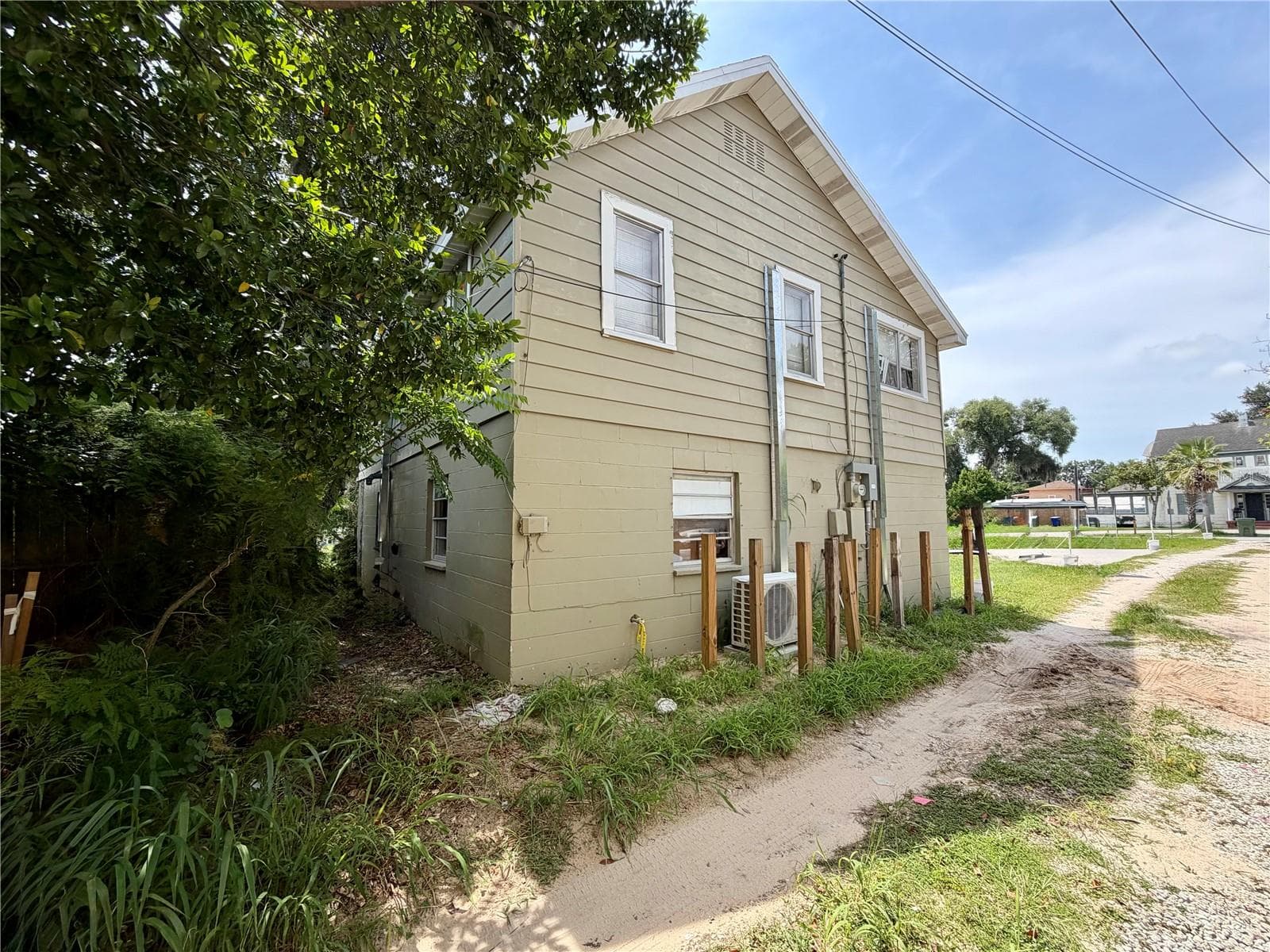Single Family Residence at 221 AVENUE C NE, WINTER HAVEN, photo 3 of 14