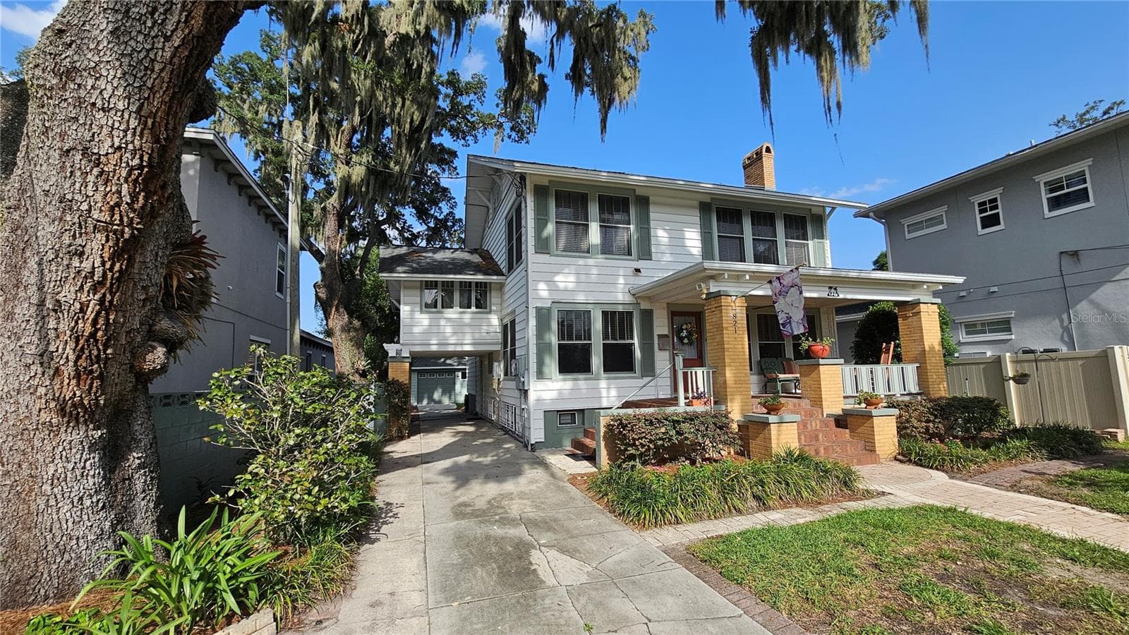 821 N EOLA DR