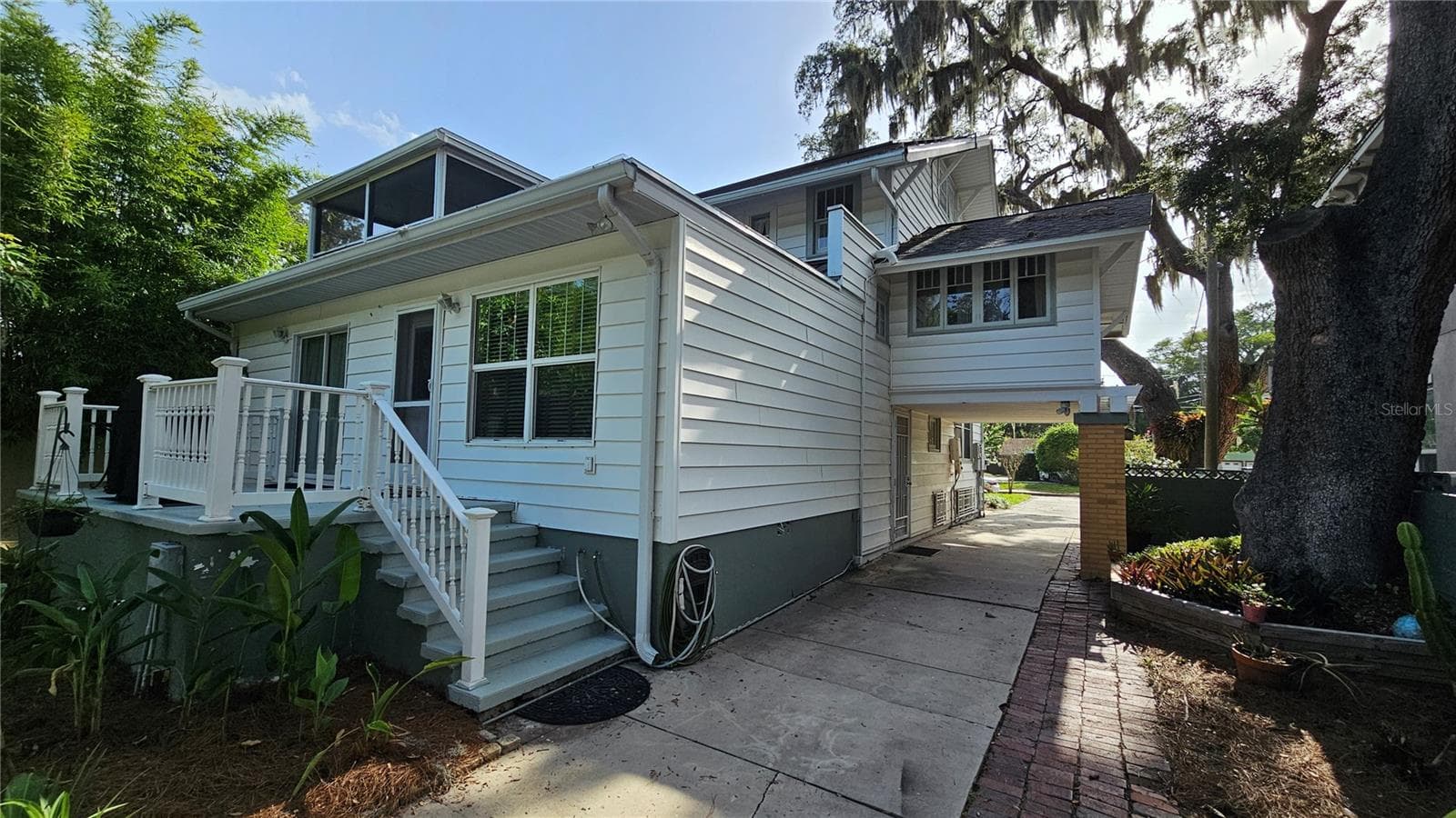 Rear - 821 N EOLA DR, ORLANDO