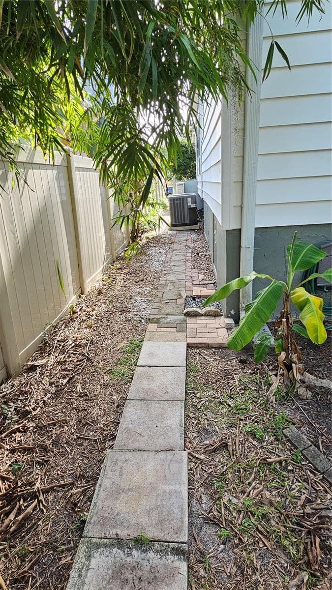 Right side - 821 N EOLA DR, ORLANDO