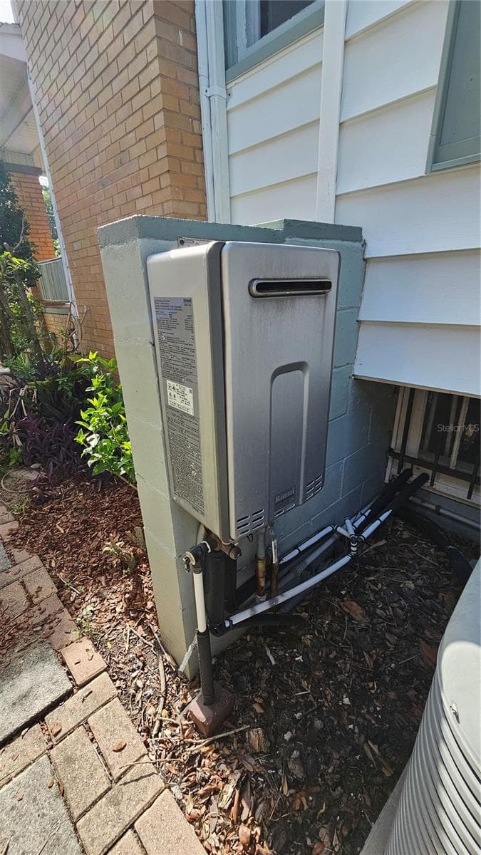 Instant On Tankless Hot Water Heater - 821 N EOLA DR, ORLANDO