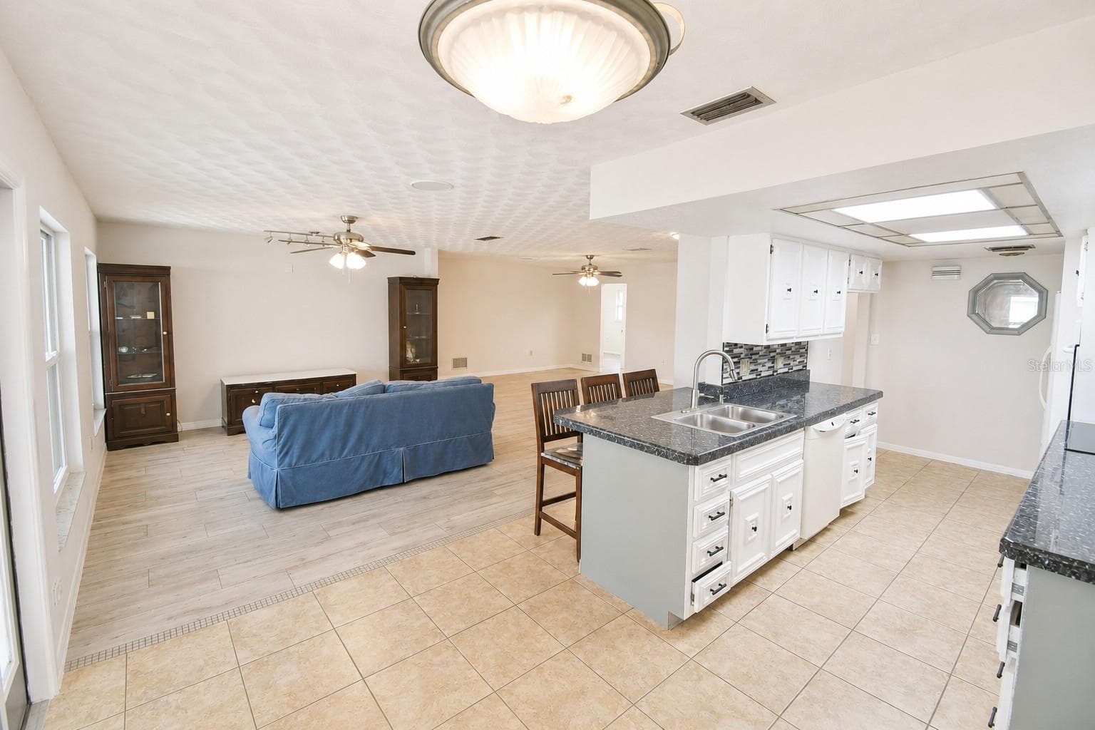 Single Family Residence at 22128 BRONXVILLE AVE, PORT CHARLOTTE, photo 3 of 21