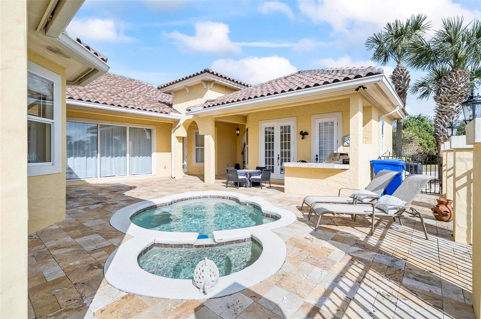 Private fenced in courtyard with outdoor kitchen - 88 HIDDEN CV, FLAGLER BEACH