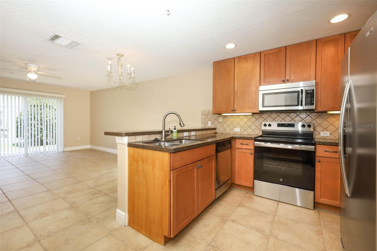 Townhouse at 162 CONSTITUTION WAY, WINTER SPRINGS, photo 7 of 75