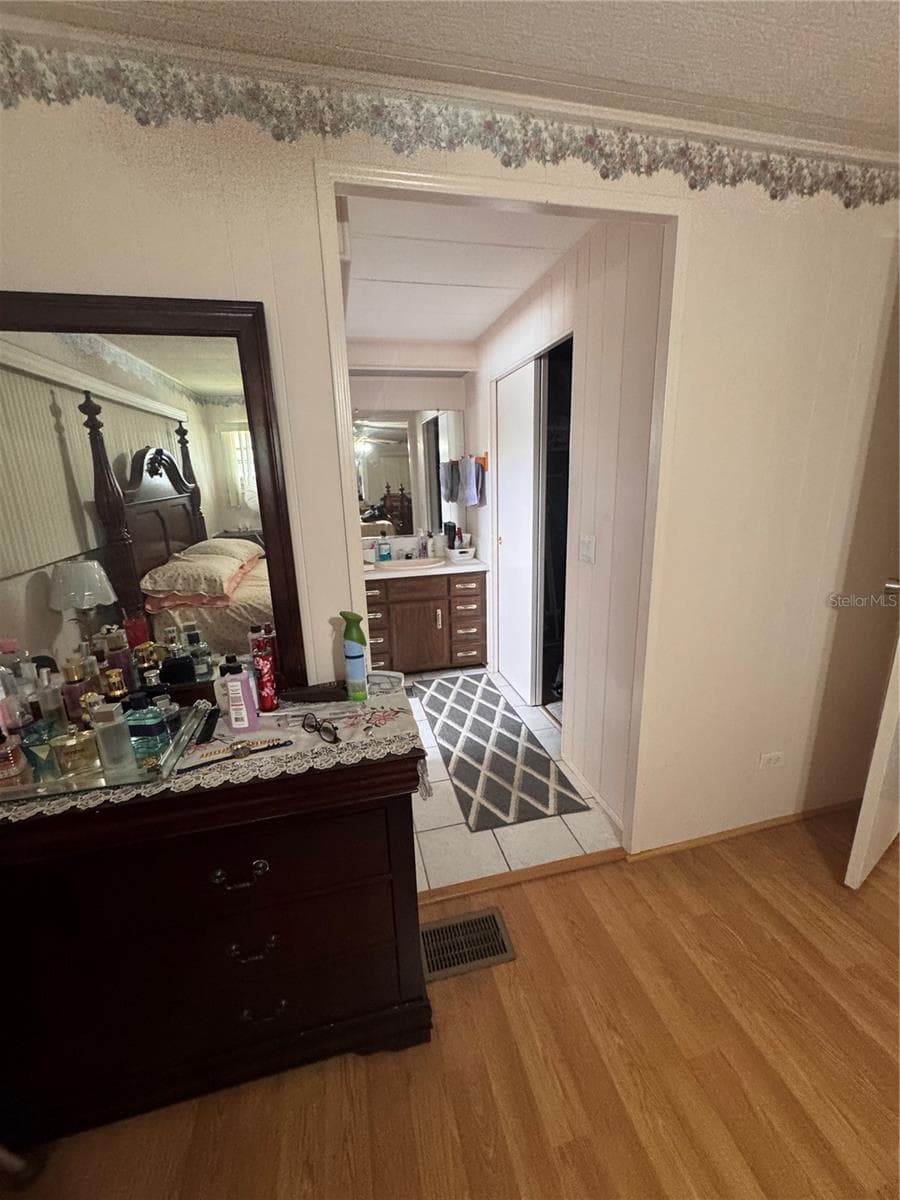 Mobile Home at 225 DIXIE LN, TARPON SPRINGS, photo 15 of 19