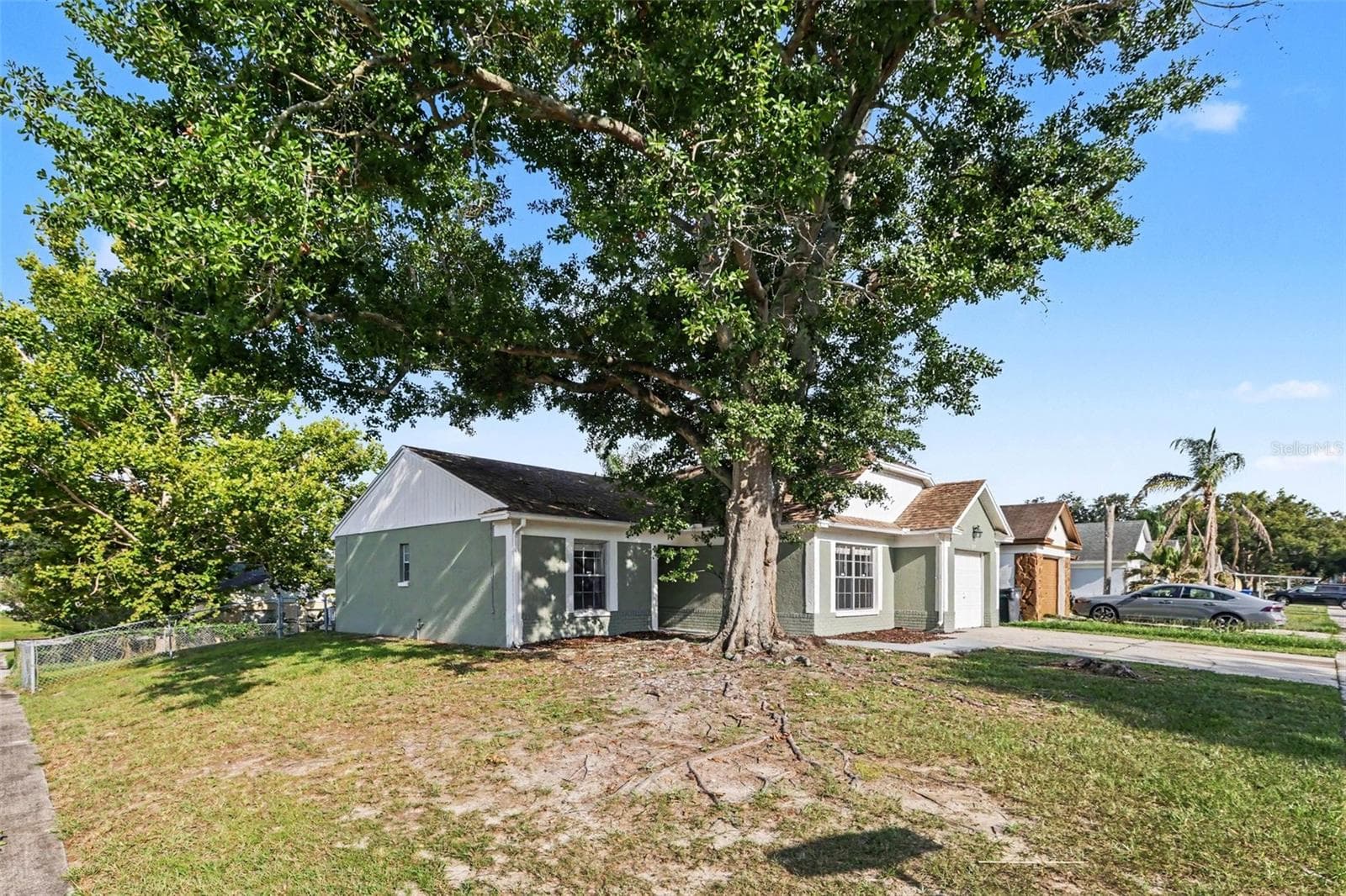Single Family Residence at 301 REGAL PARK DR, VALRICO, photo 2 of 21
