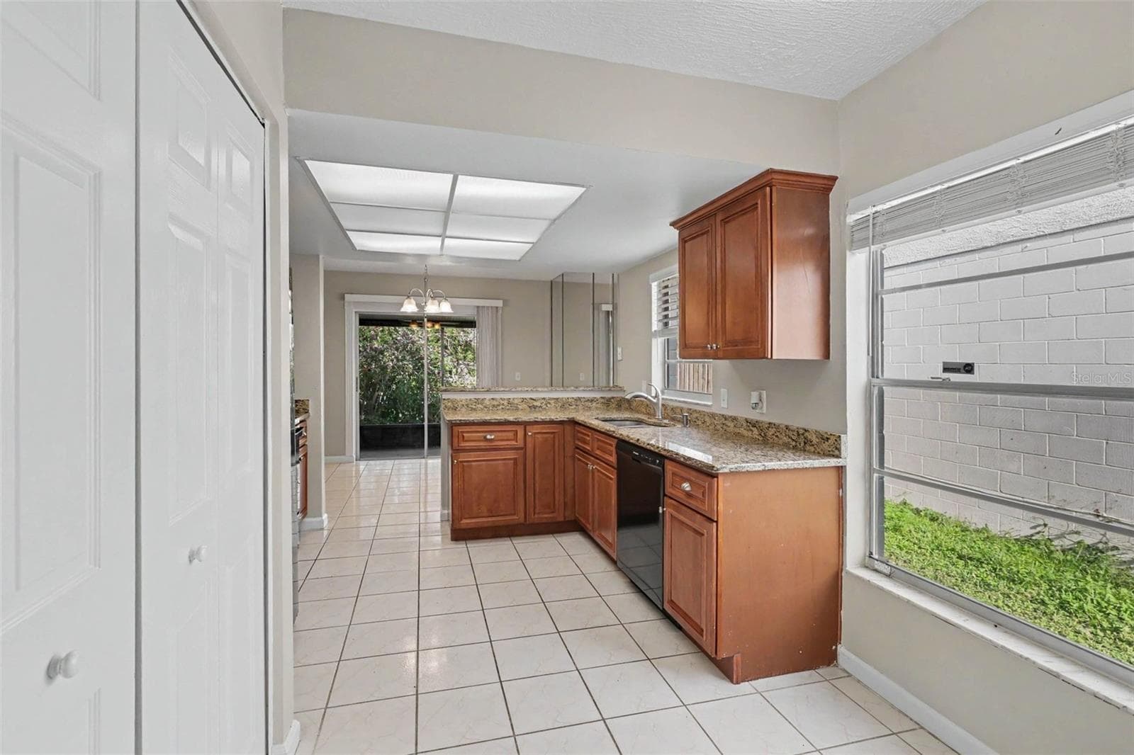 Single Family Residence at 301 REGAL PARK DR, VALRICO, photo 10 of 21