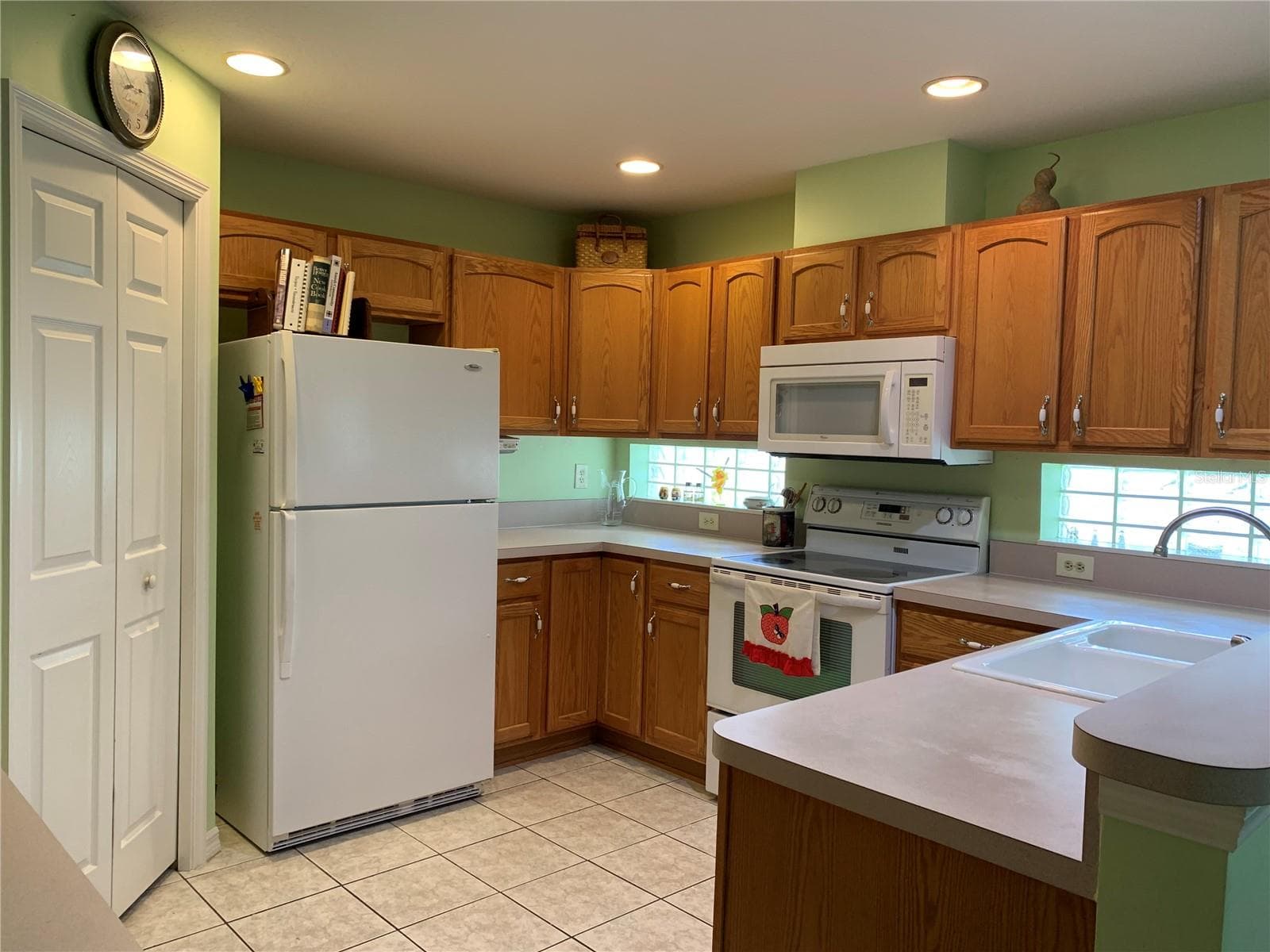 Nice size kitchen, wood cabinets, newer appliances - 6369 SW 117TH LOOP, OCALA