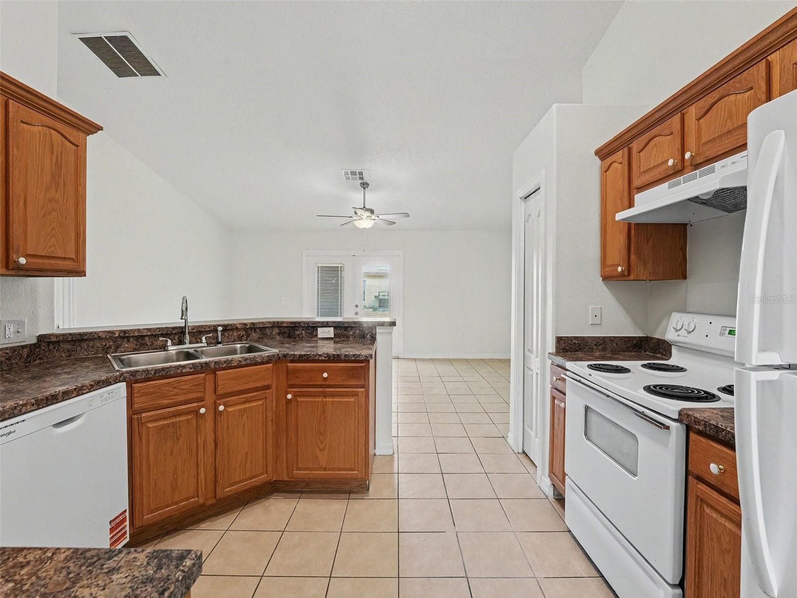 Single Family Residence at 521 EAGLE CT, KISSIMMEE, photo 8 of 28