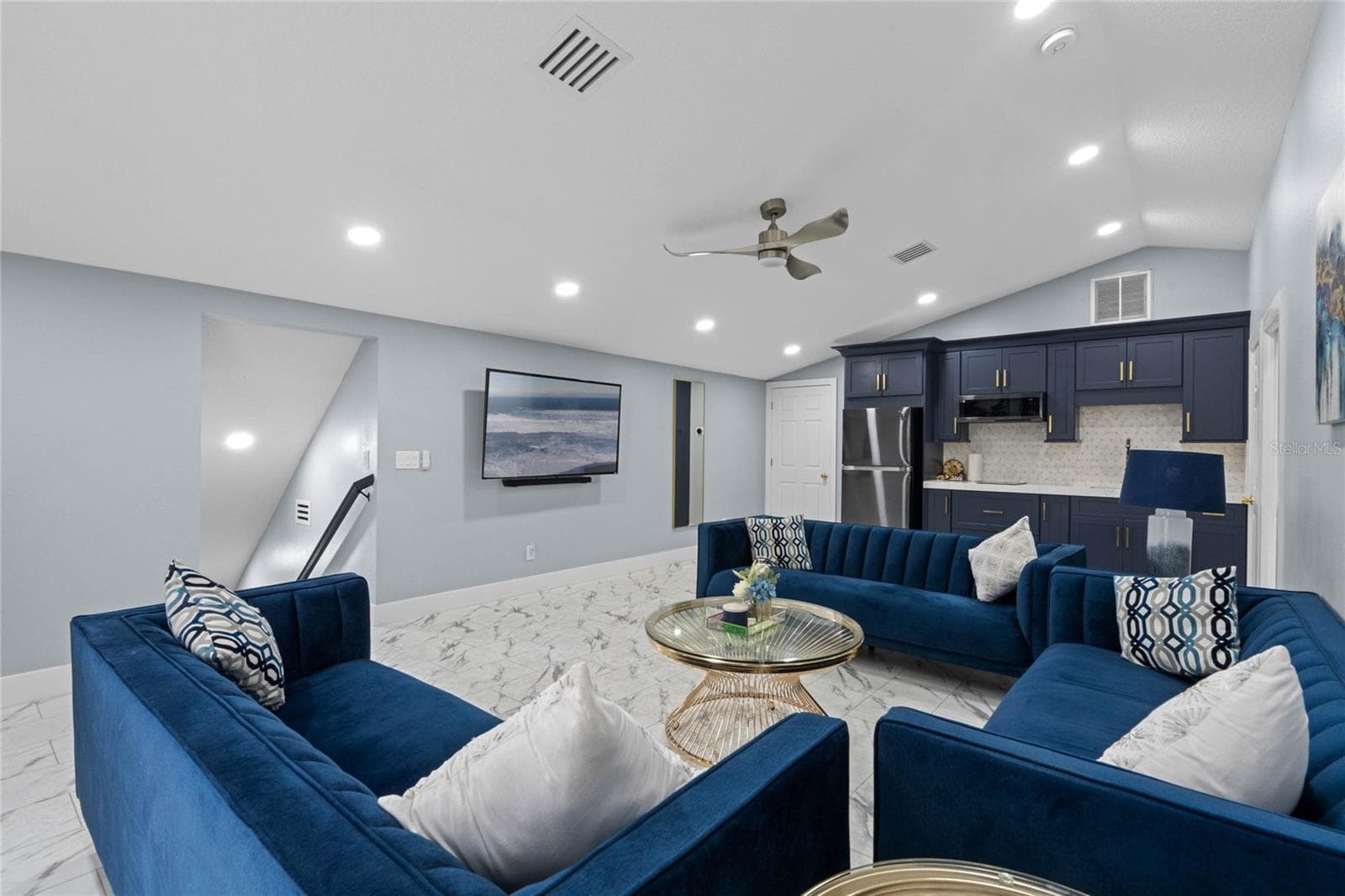 Upstairs Loft - 6607 WHISPERING PINES RD, ORLANDO