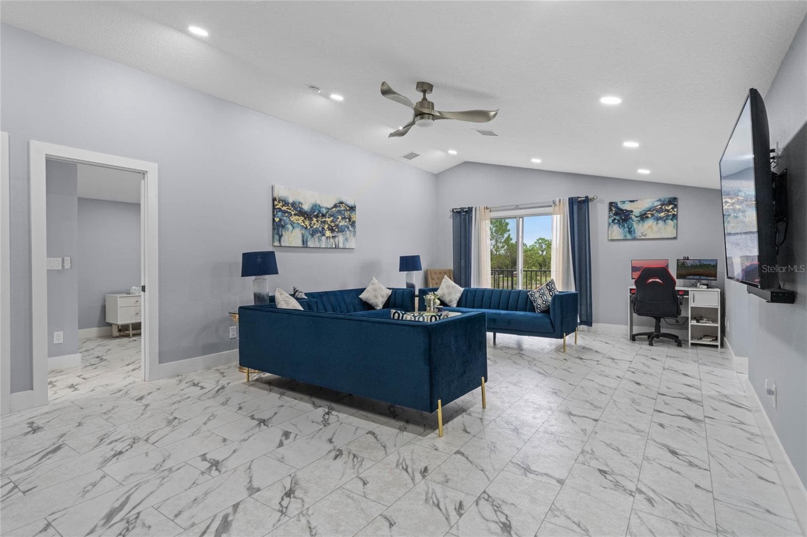 Upstairs Loft - 6607 WHISPERING PINES RD, ORLANDO