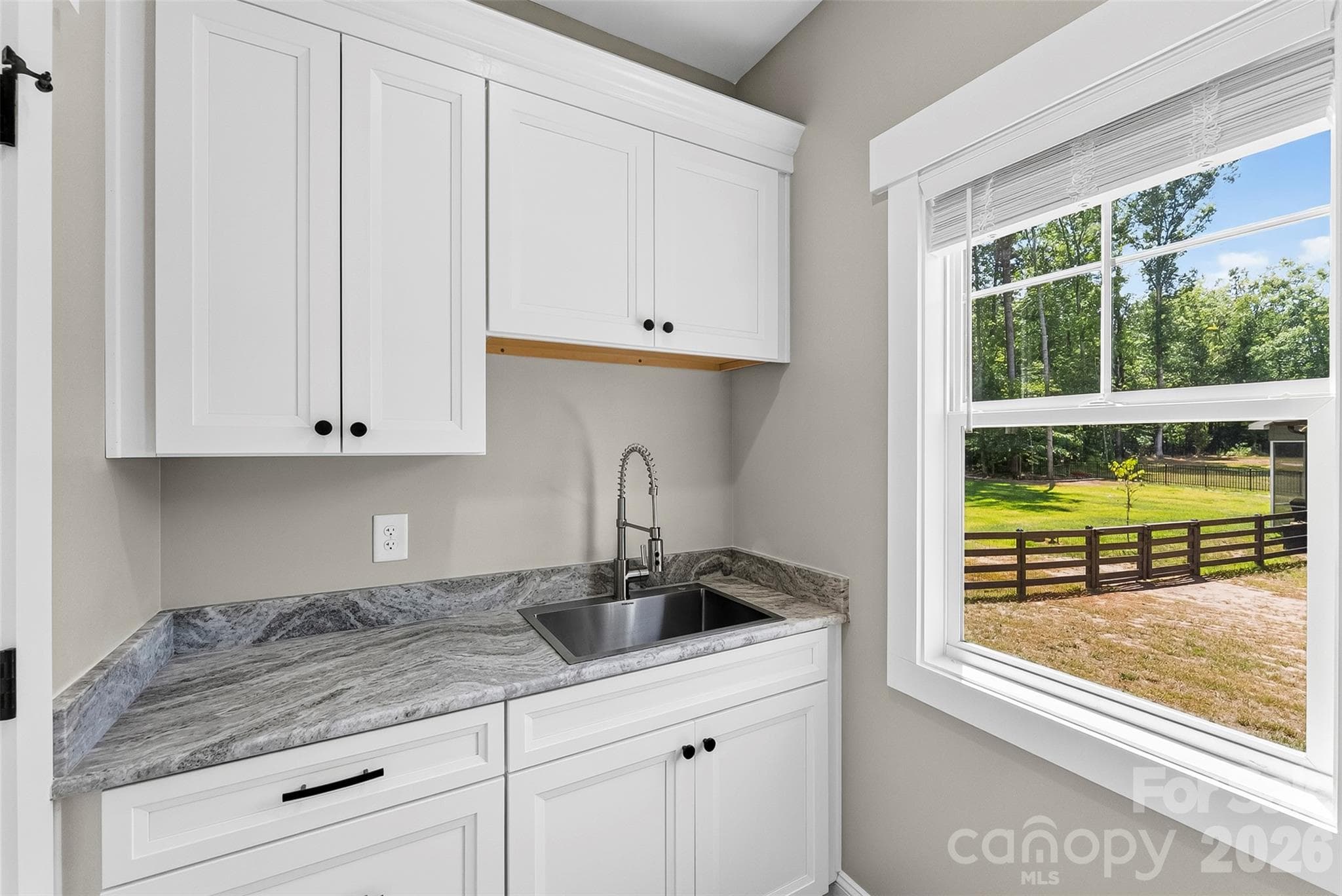 Laundry room with sink - 5005 Oconee Drive, Stanley