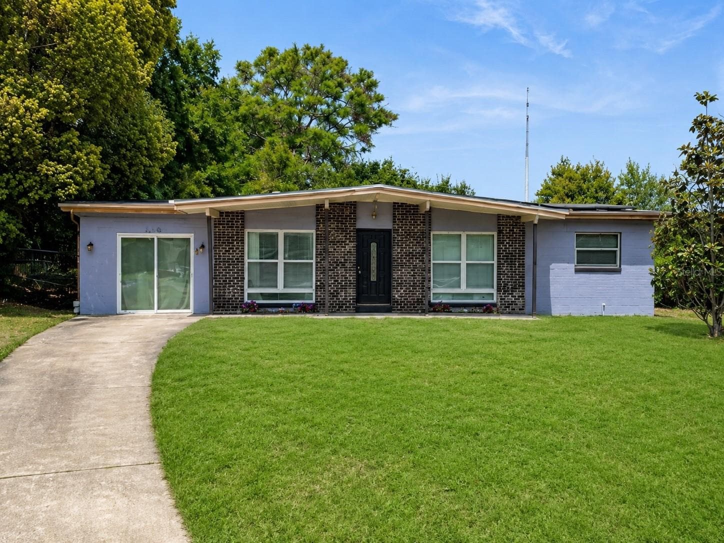 6204 OAKCREST CIR