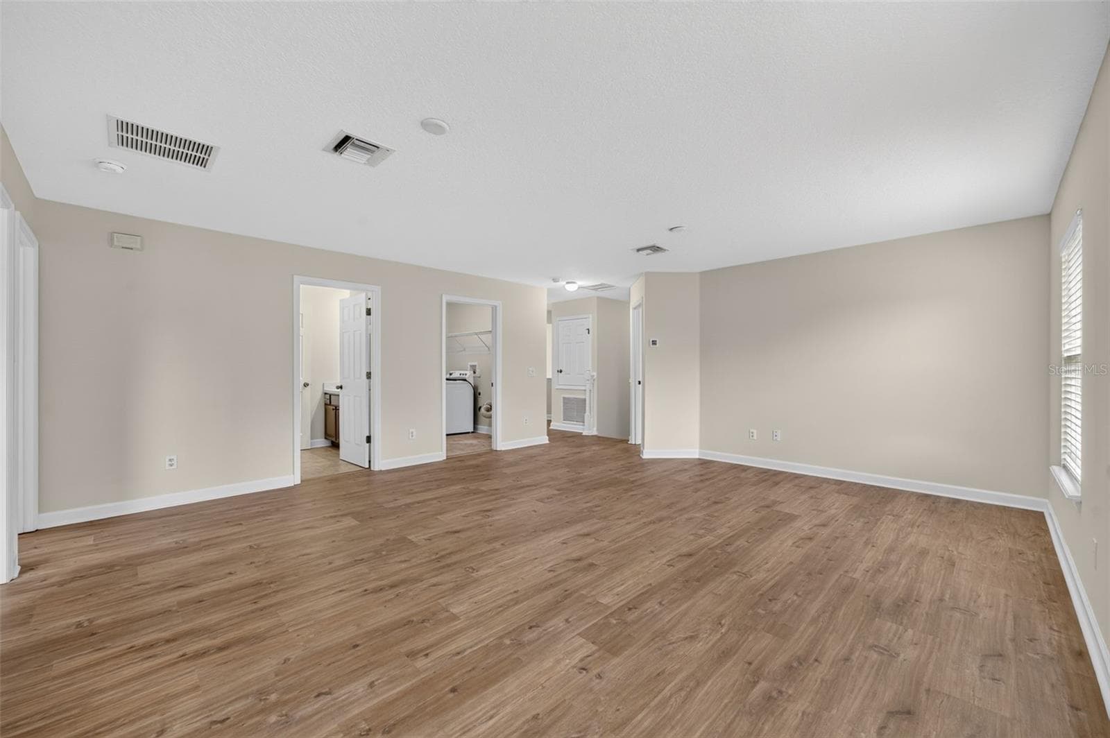 Single Family Residence at 166 W 11TH ST, CHULUOTA, photo 22 of 40