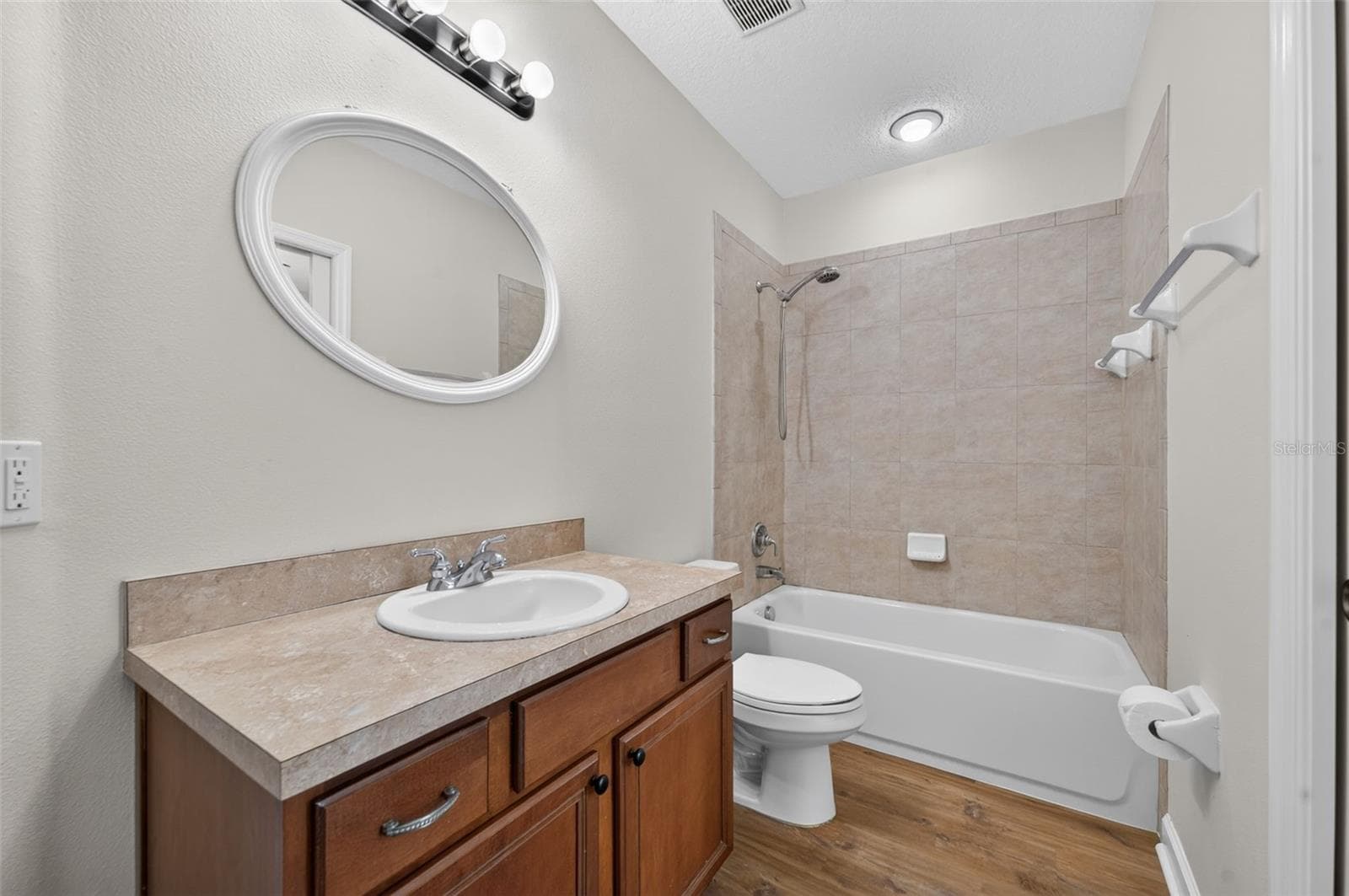 Single Family Residence at 166 W 11TH ST, CHULUOTA, photo 17 of 40