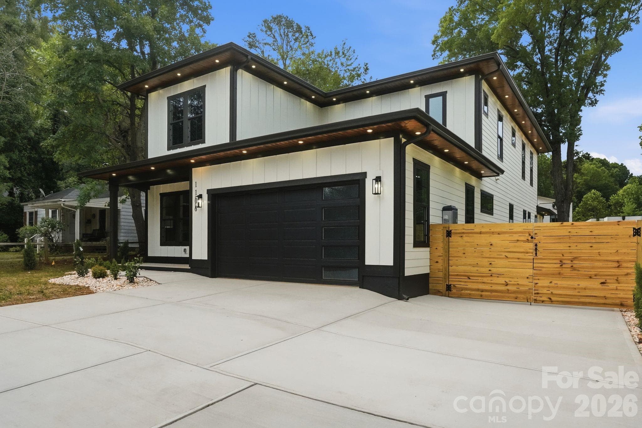 Single Family Residence at 1106 Brookhurst Drive, Charlotte, photo 4 of 48