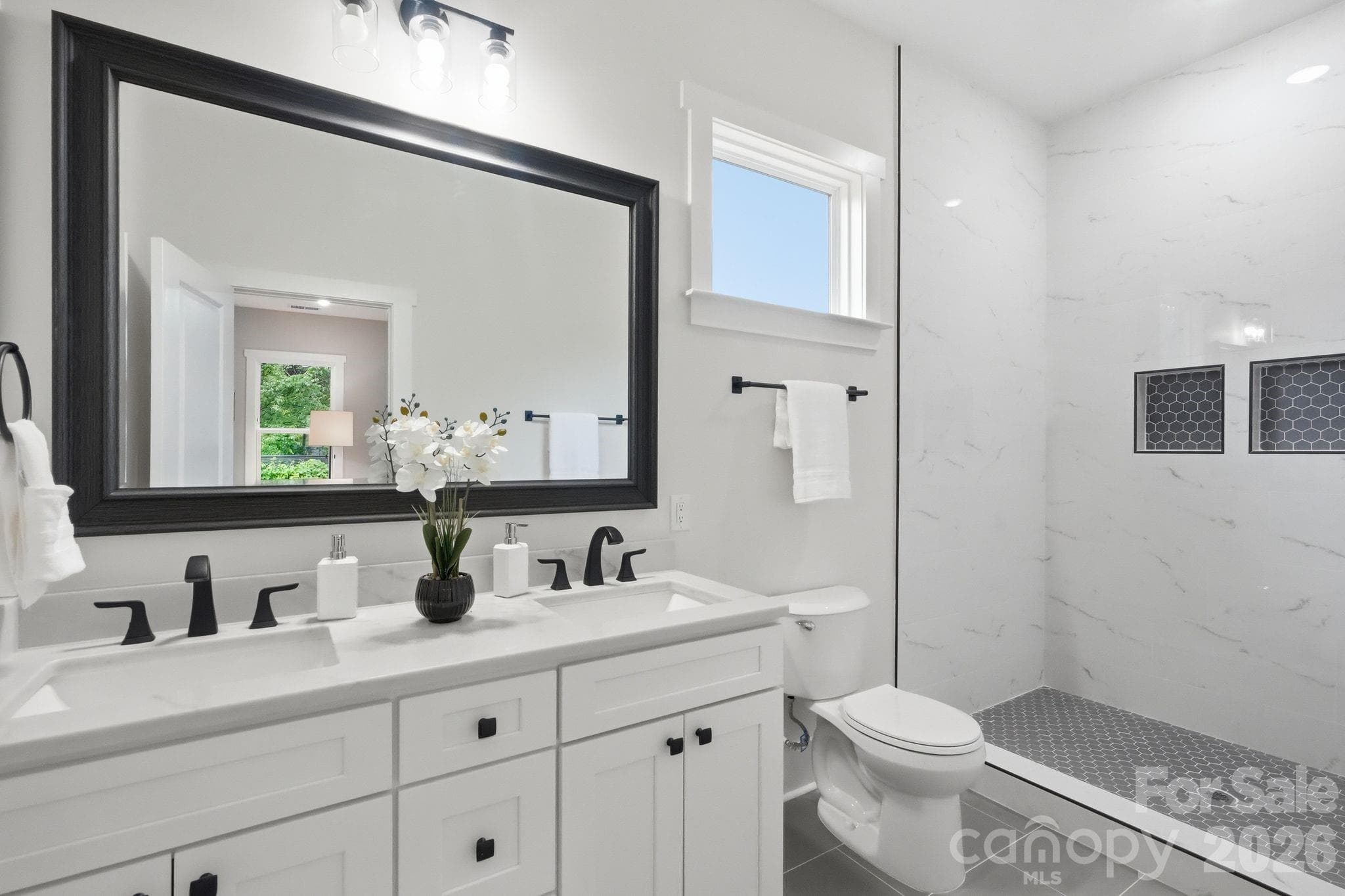 Full bathroom - 1106 Brookhurst Drive, Charlotte
