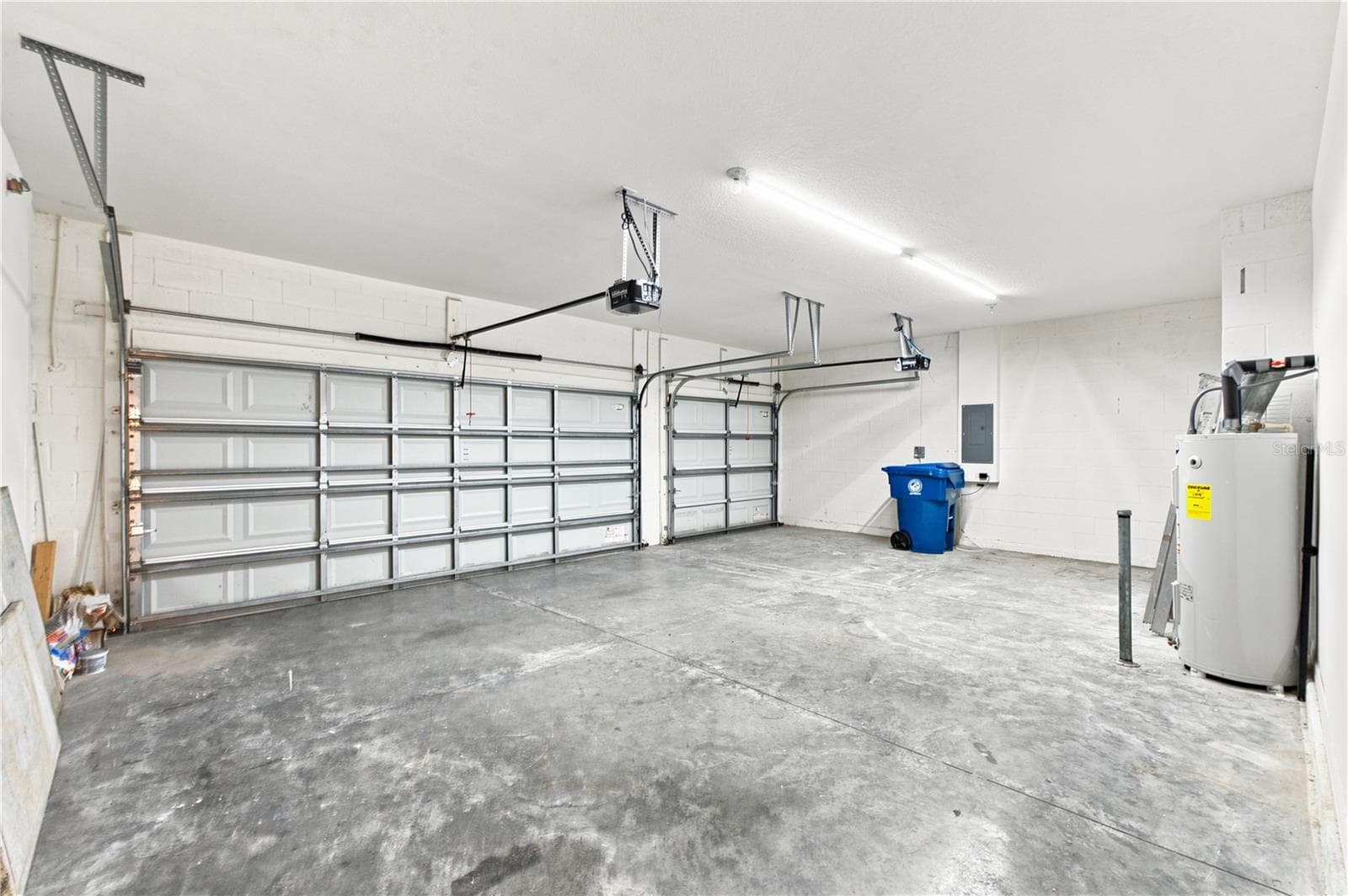 Garage - 13366 BARKINGSIDE PL, SPRING HILL
