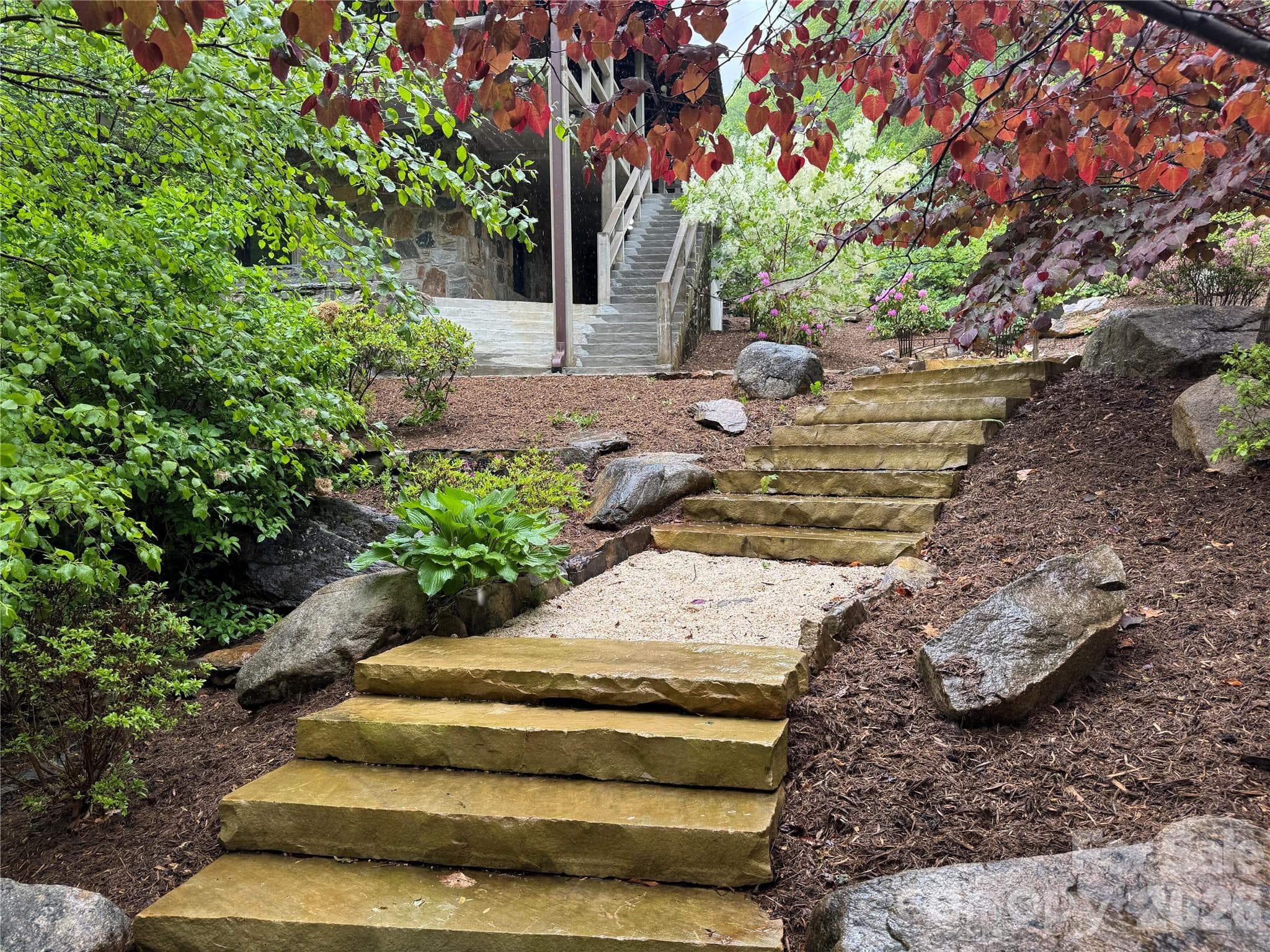 Landscaping and fenced yard - 191 N Fork Road, Burnsville