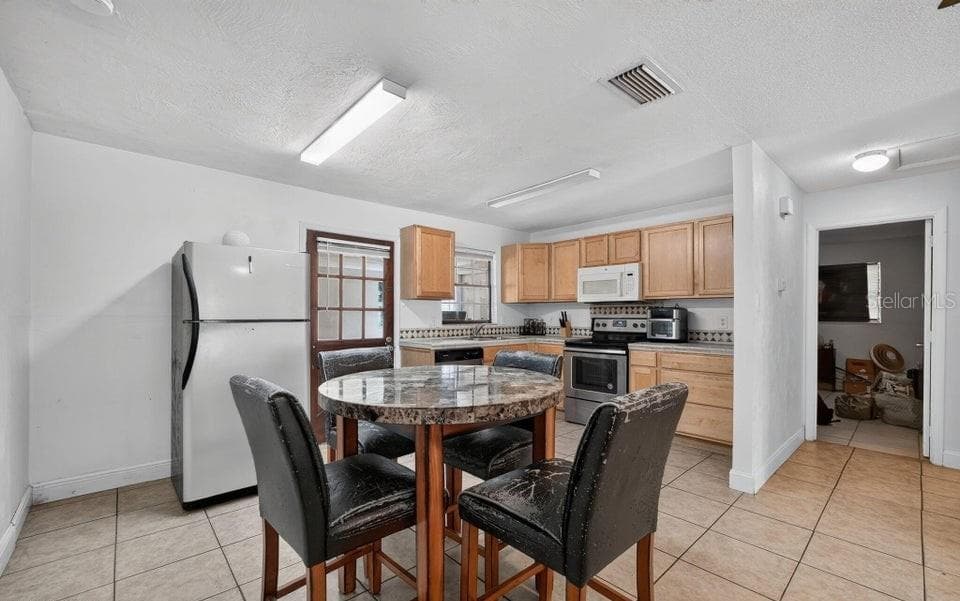 Townhouse at 912 ROYAL OAK CT, HOLLY HILL, photo 7 of 42