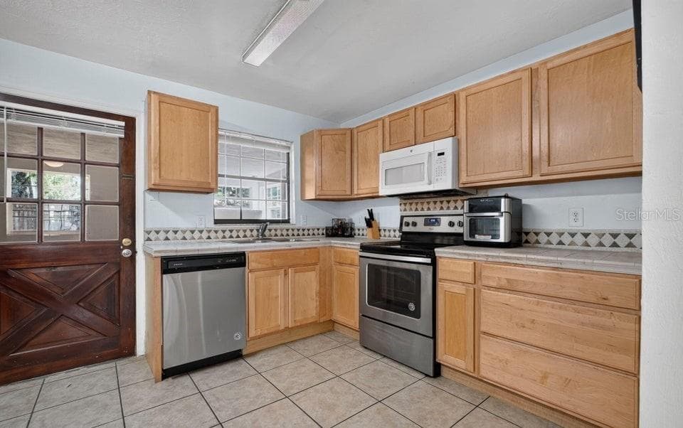 Townhouse at 912 ROYAL OAK CT, HOLLY HILL, photo 8 of 42