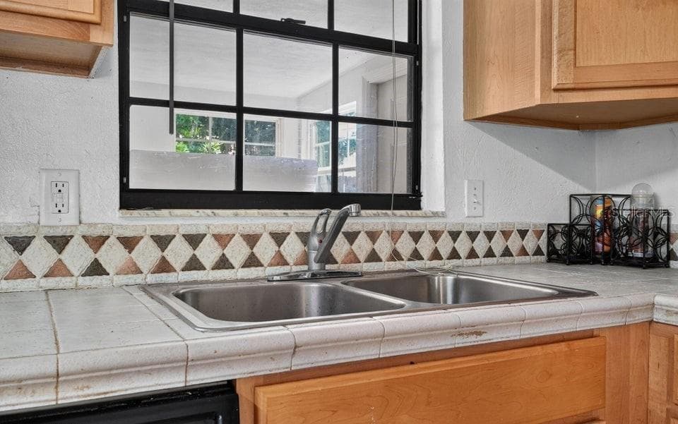 Townhouse at 912 ROYAL OAK CT, HOLLY HILL, photo 9 of 42