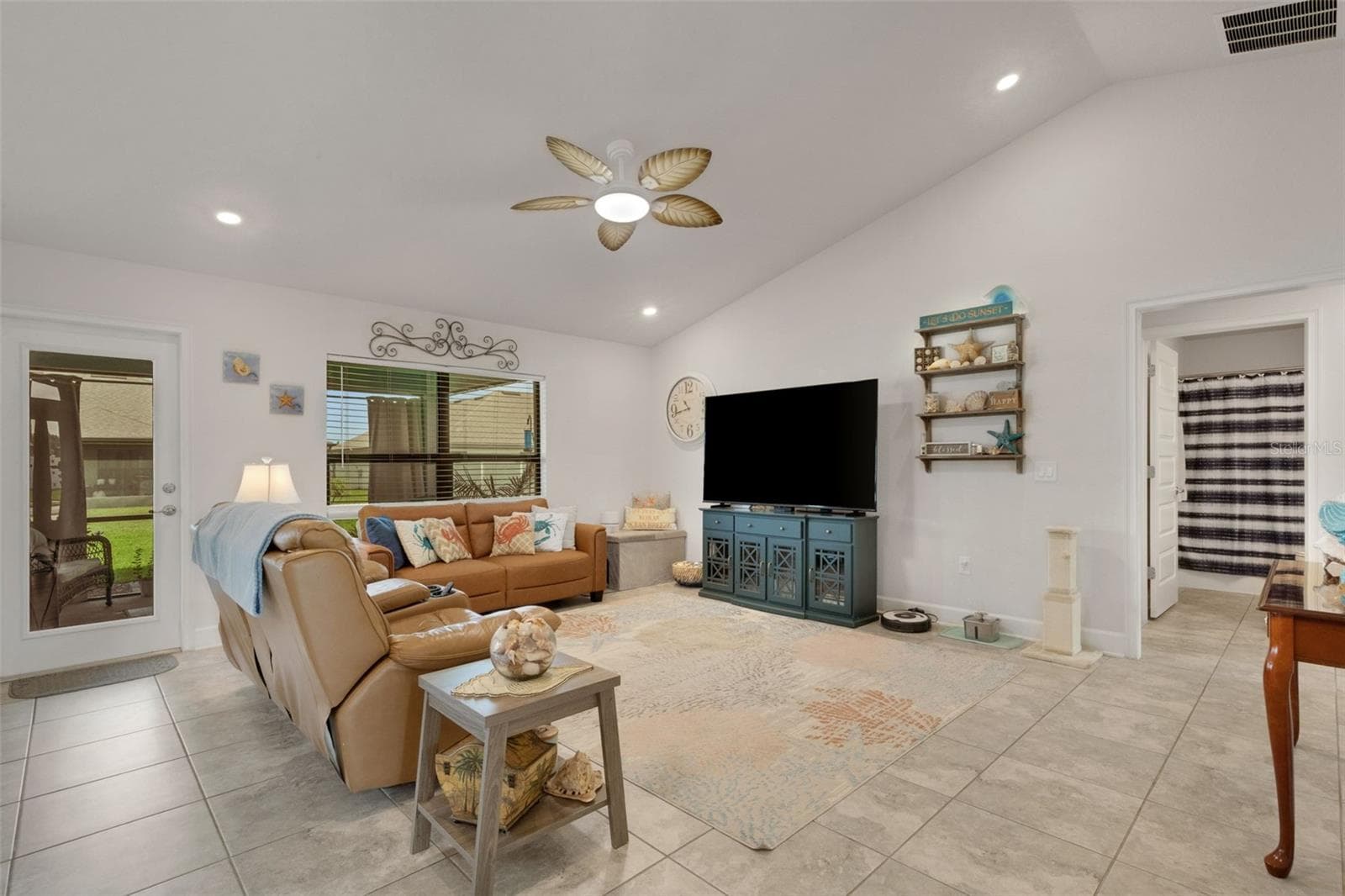 Vaulted ceilings make the space seem even larger. - 220 HERITAGE PARK LN, MULBERRY