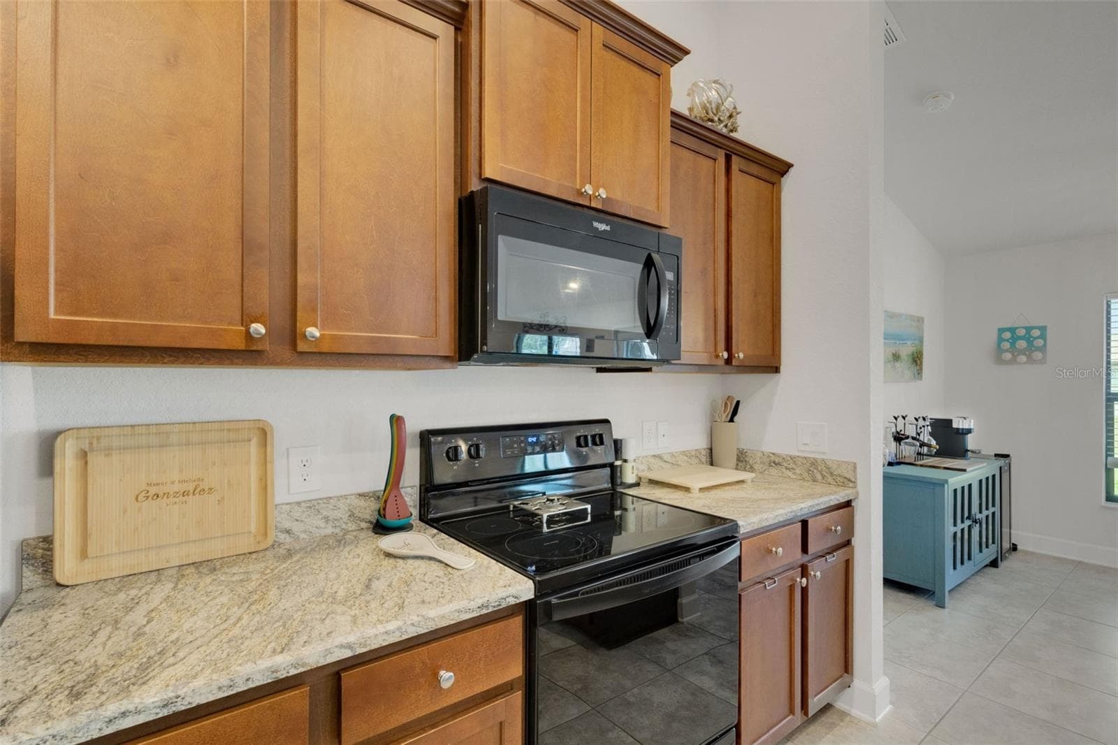 Wood cabinets and all kitchen appliances are included. - 220 HERITAGE PARK LN, MULBERRY