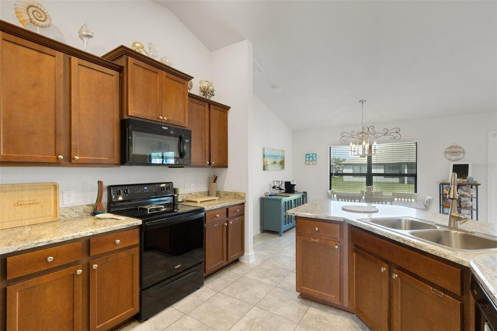 All absolutely immaculate. - 220 HERITAGE PARK LN, MULBERRY