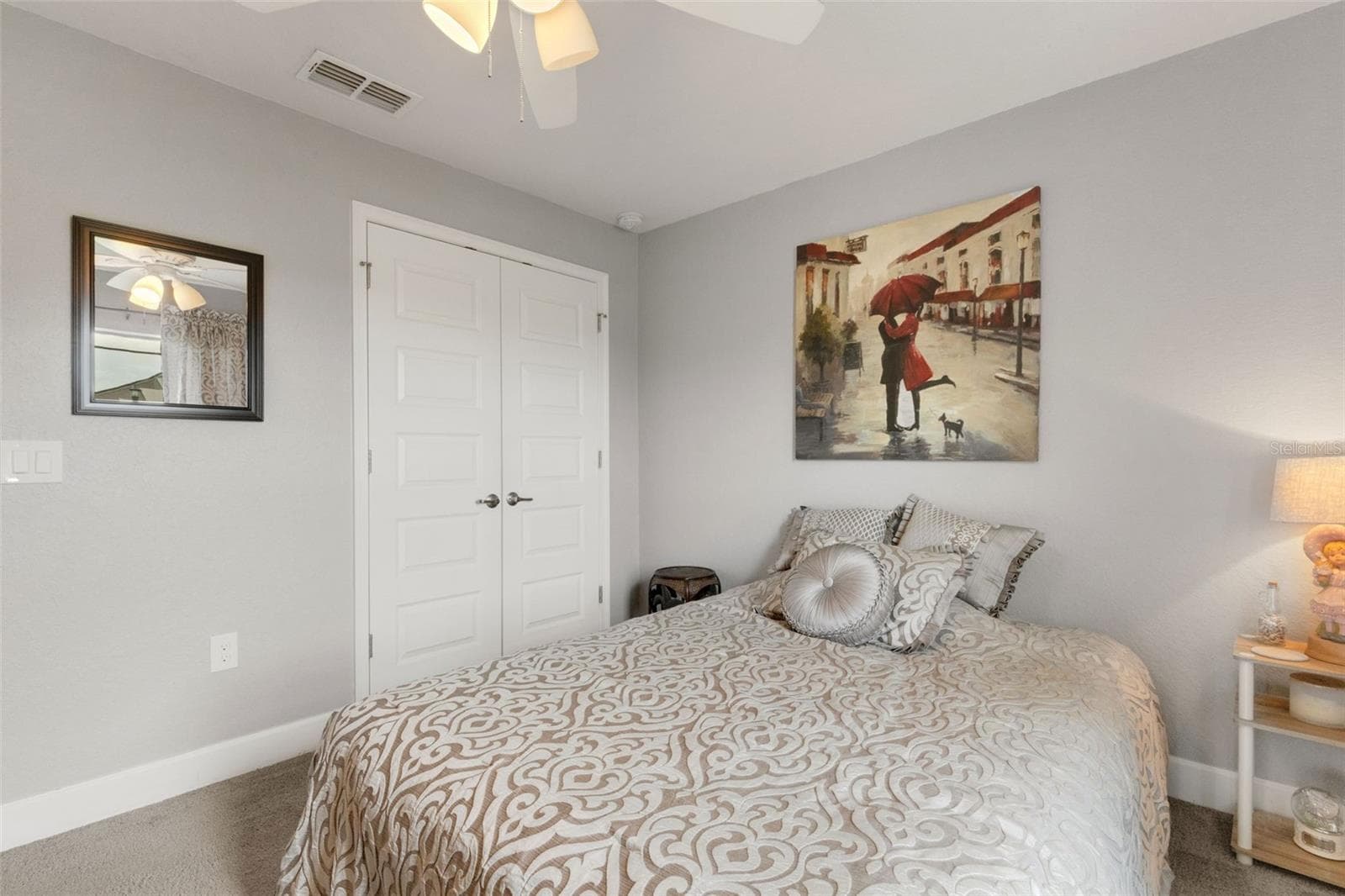 and features a large built-in double door closet. - 220 HERITAGE PARK LN, MULBERRY