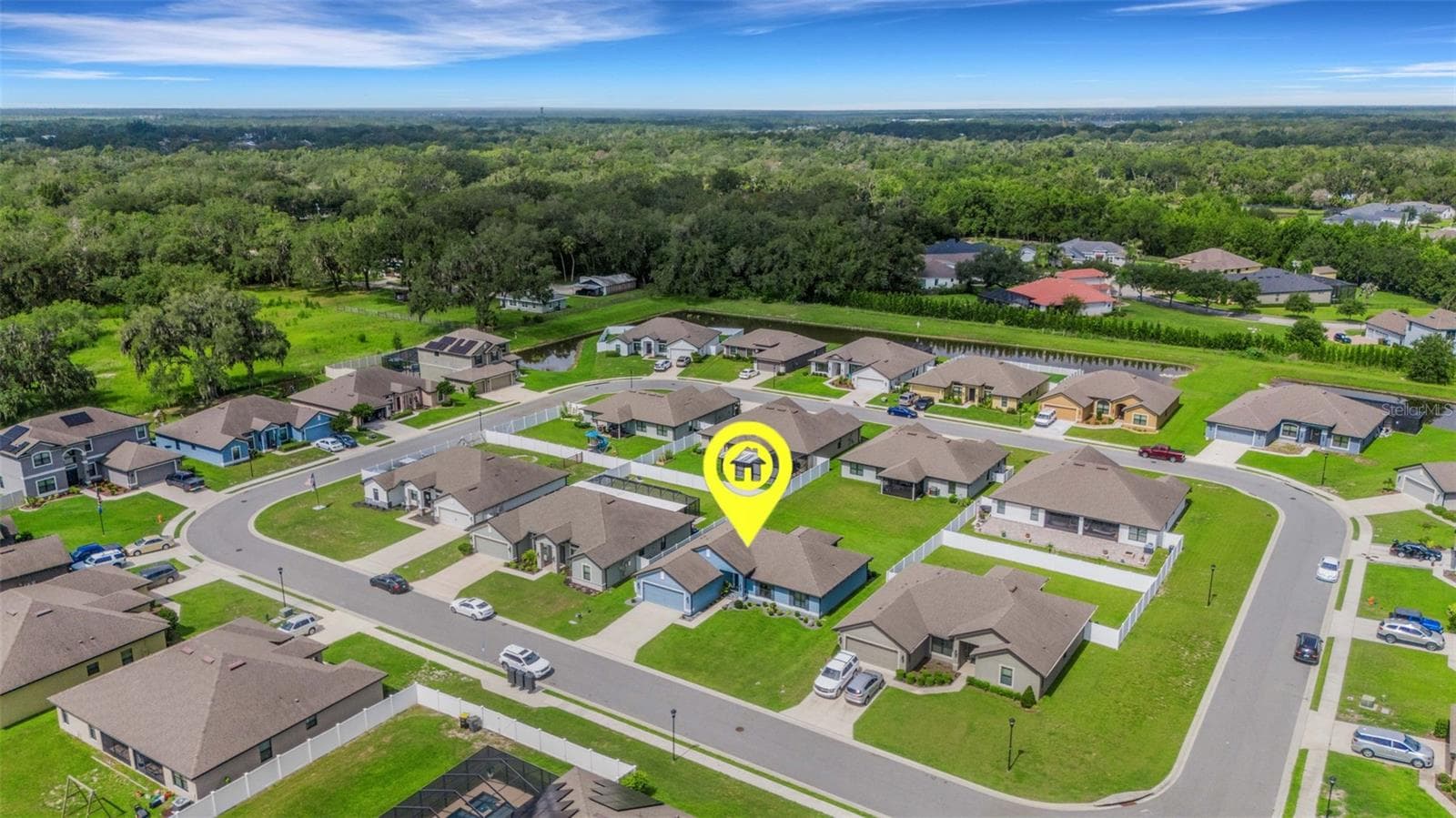 And this home is nestled right in the middle. - 220 HERITAGE PARK LN, MULBERRY