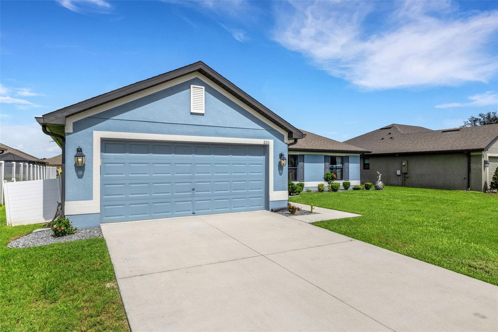 Don't pass this one by . . . - 220 HERITAGE PARK LN, MULBERRY