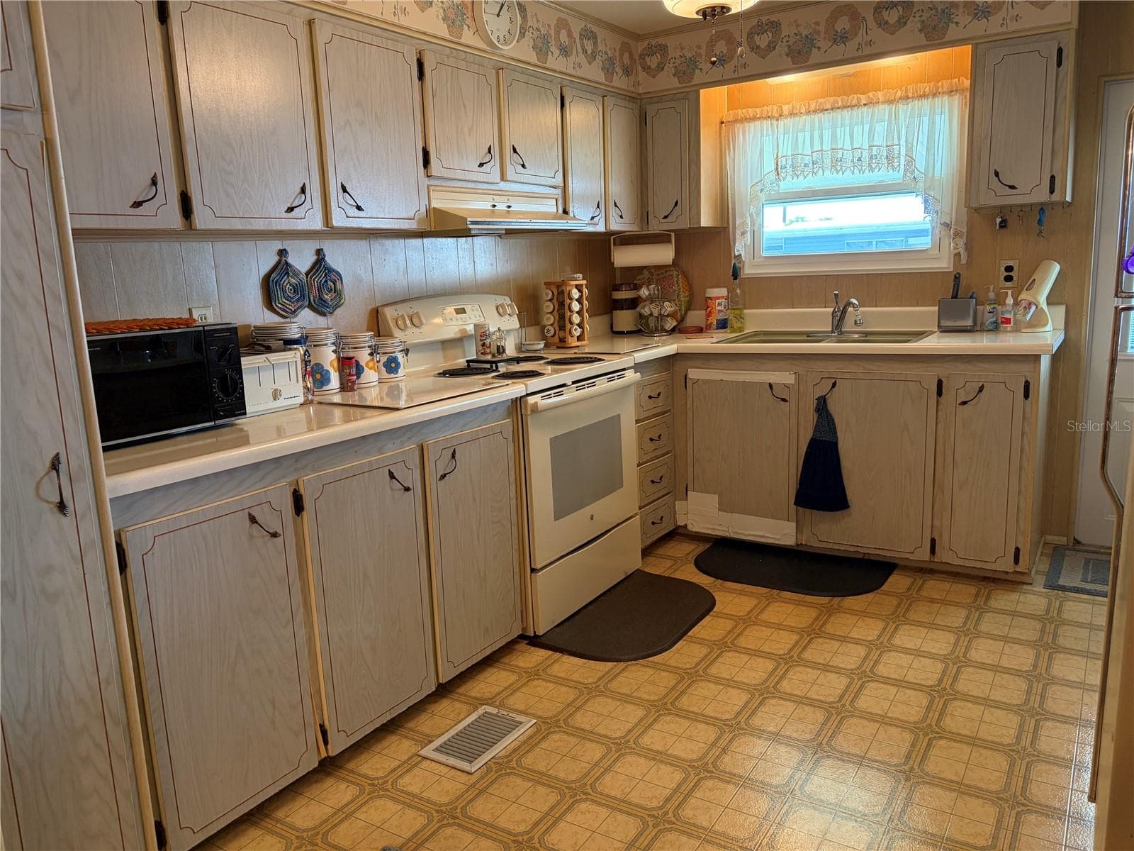 Mobile Home at 5304 CHERRY HILL AVE, SARASOTA, photo 11 of 74