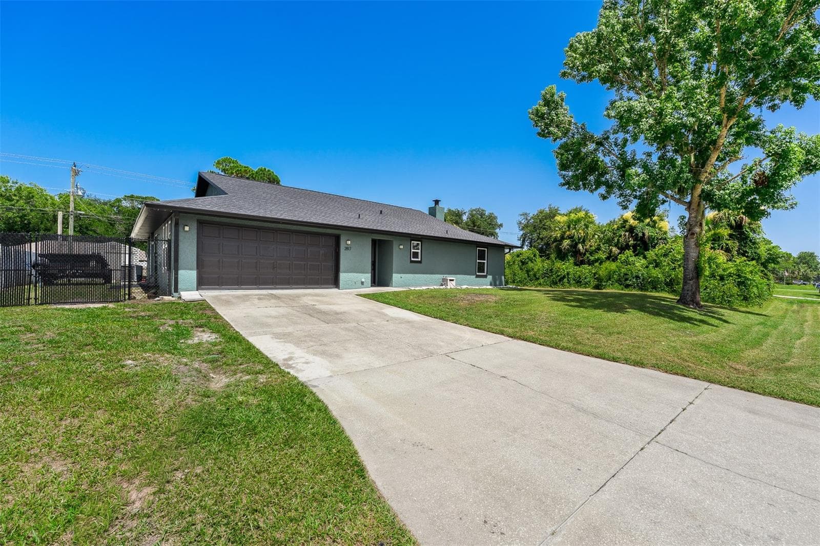 Single Family Residence at 2817 YULE TREE DR, EDGEWATER, photo 2 of 45