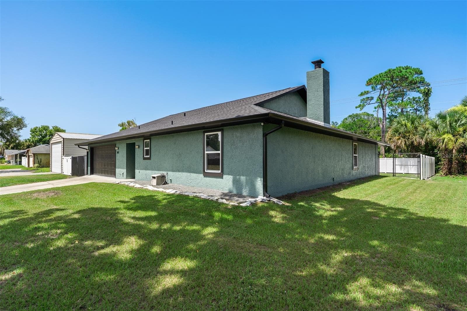 Single Family Residence at 2817 YULE TREE DR, EDGEWATER, photo 3 of 45