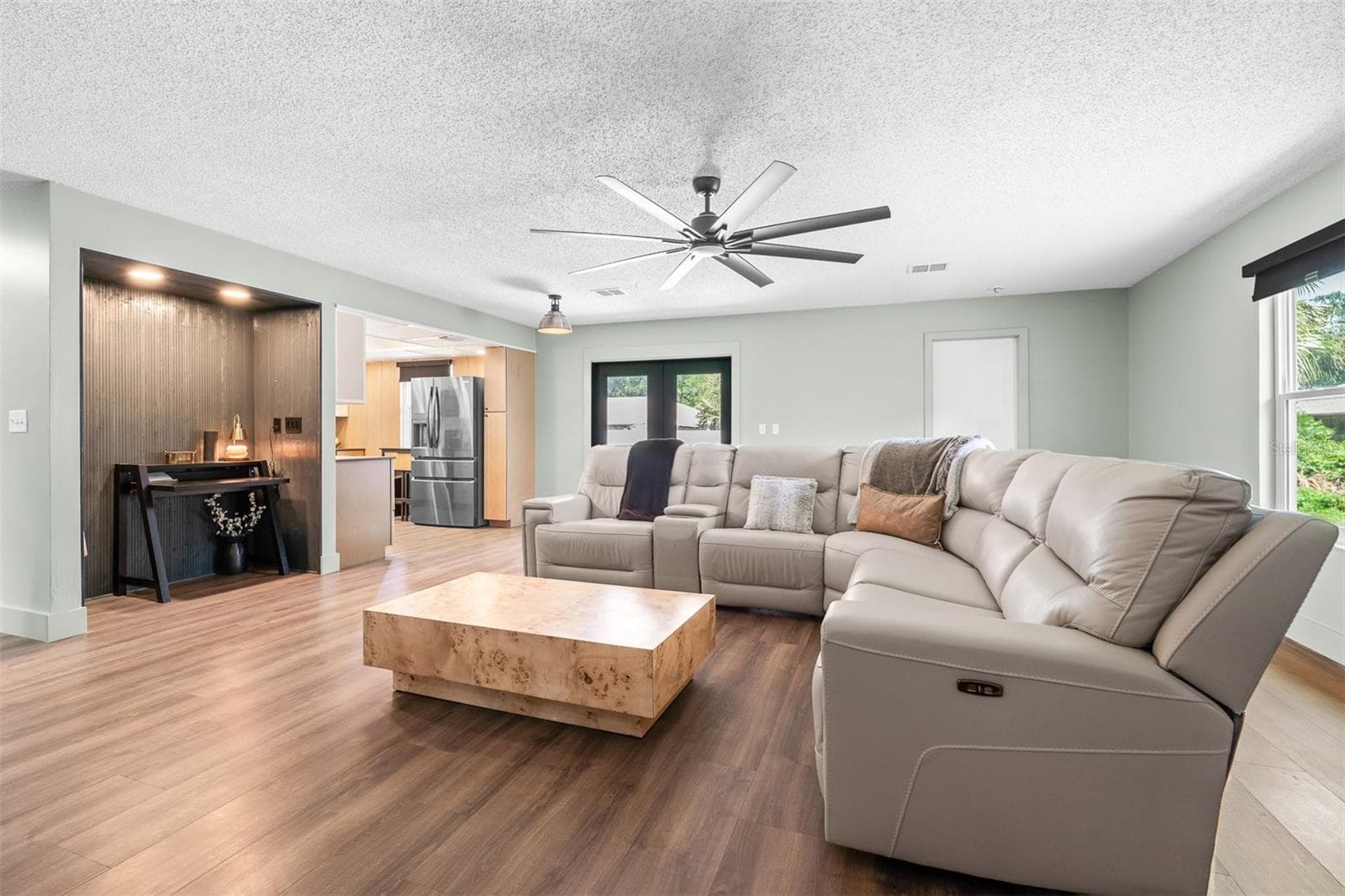 Single Family Residence at 2817 YULE TREE DR, EDGEWATER, photo 8 of 45
