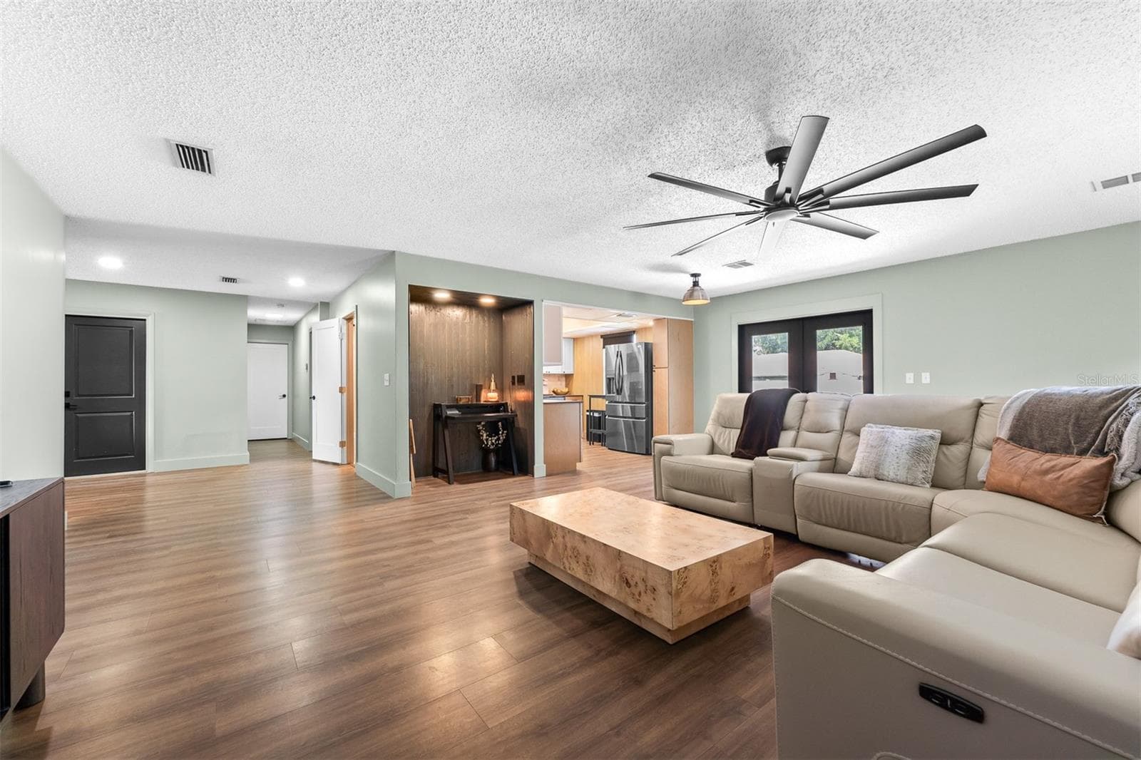 Single Family Residence at 2817 YULE TREE DR, EDGEWATER, photo 9 of 45