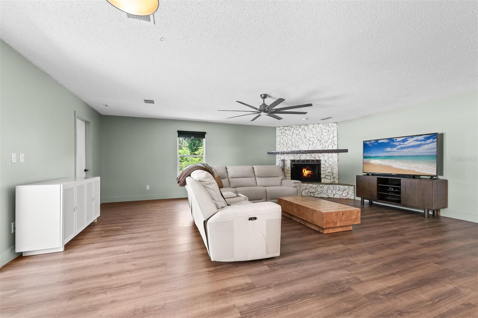 Single Family Residence at 2817 YULE TREE DR, EDGEWATER, photo 10 of 45