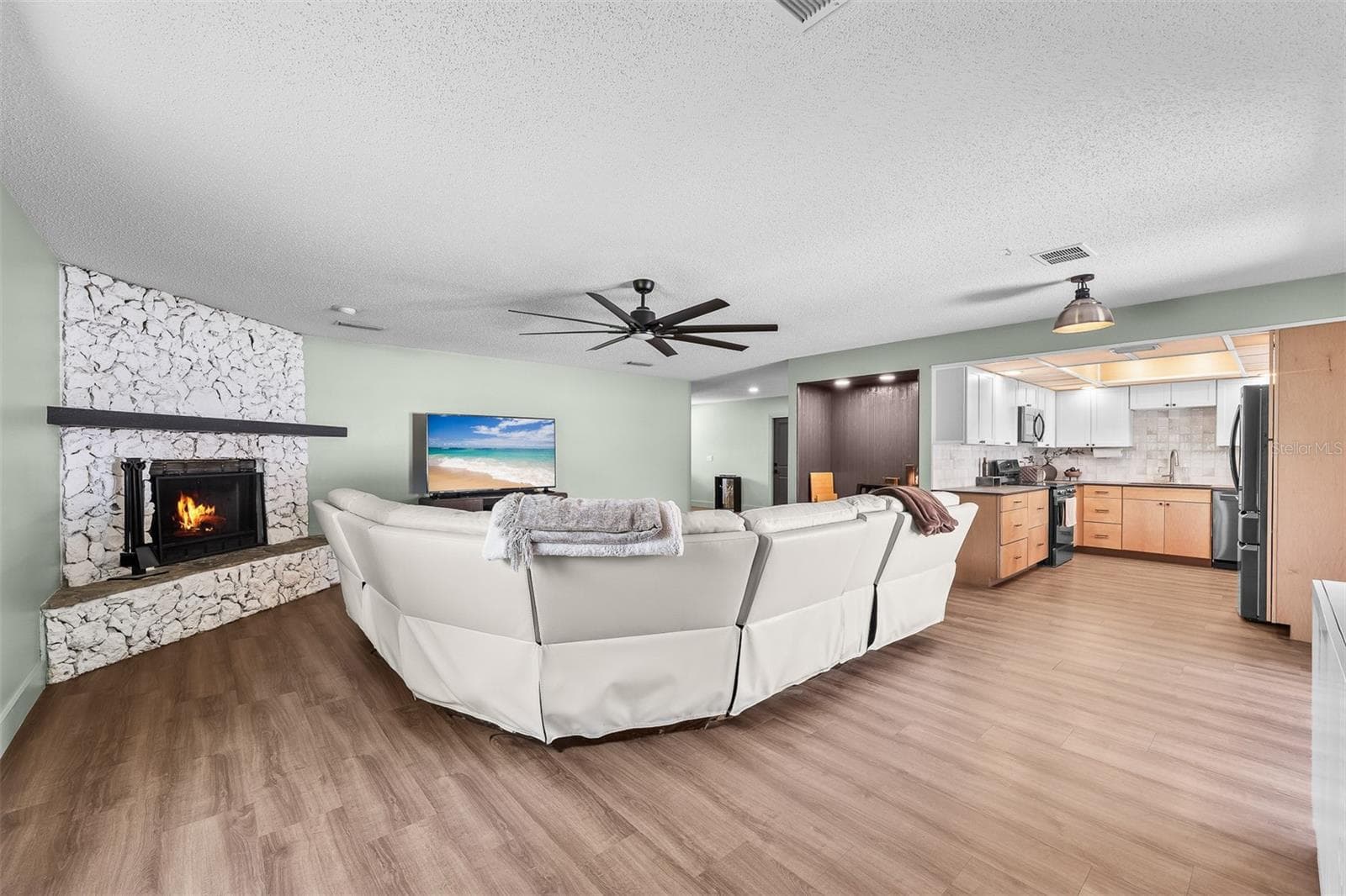 Single Family Residence at 2817 YULE TREE DR, EDGEWATER, photo 11 of 45