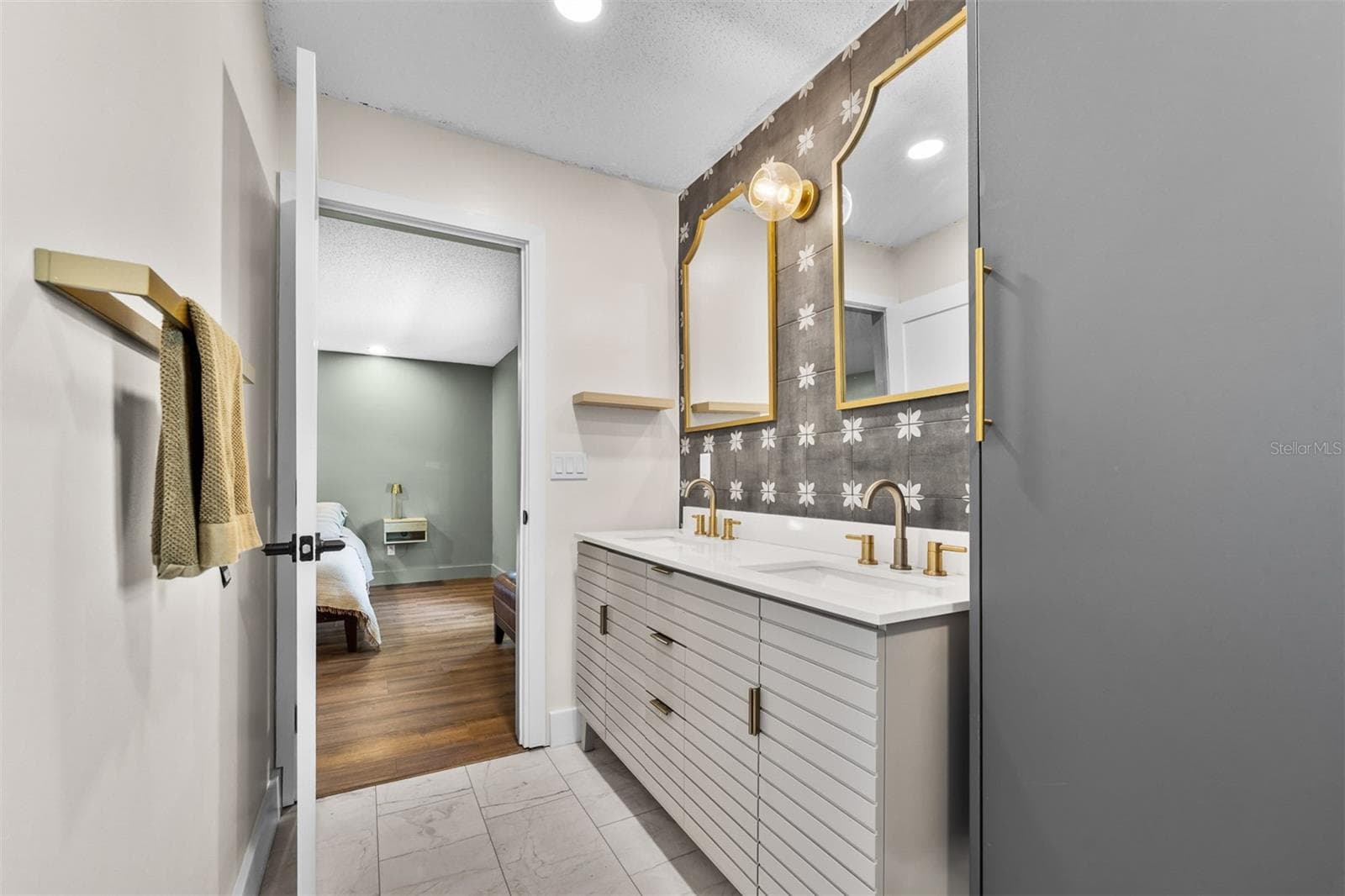Single Family Residence at 2817 YULE TREE DR, EDGEWATER, photo 23 of 45