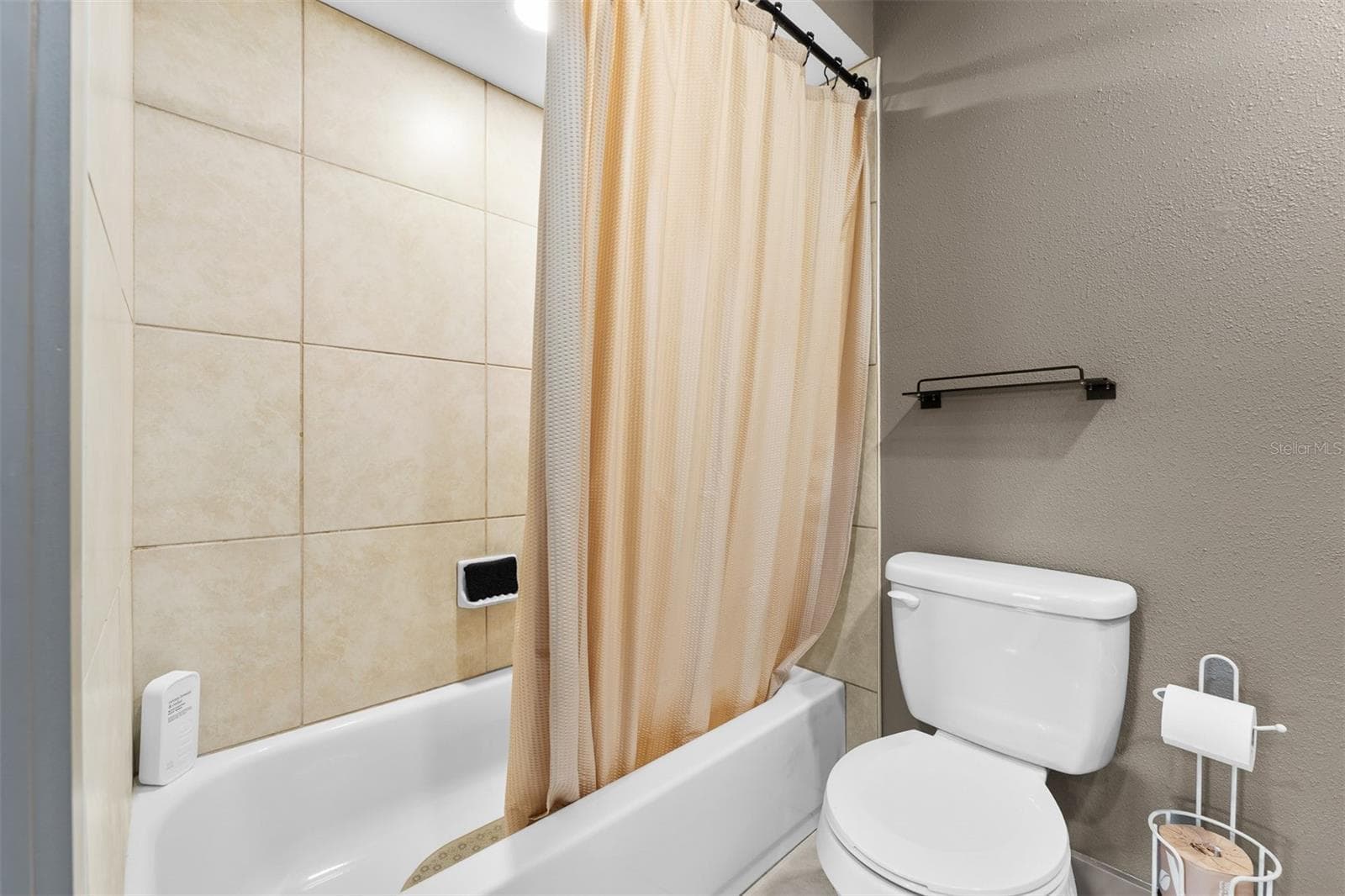 Single Family Residence at 2817 YULE TREE DR, EDGEWATER, photo 28 of 45