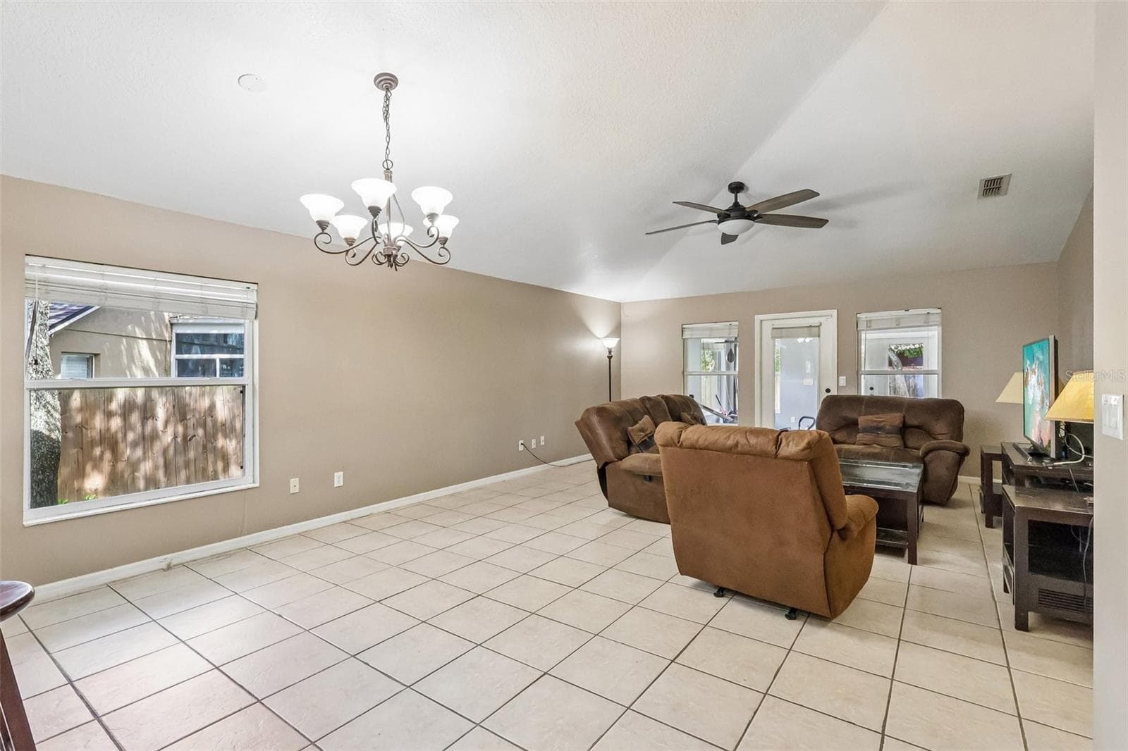 Single Family Residence at 619 CORAL WAY, WINTER SPRINGS, photo 8 of 32