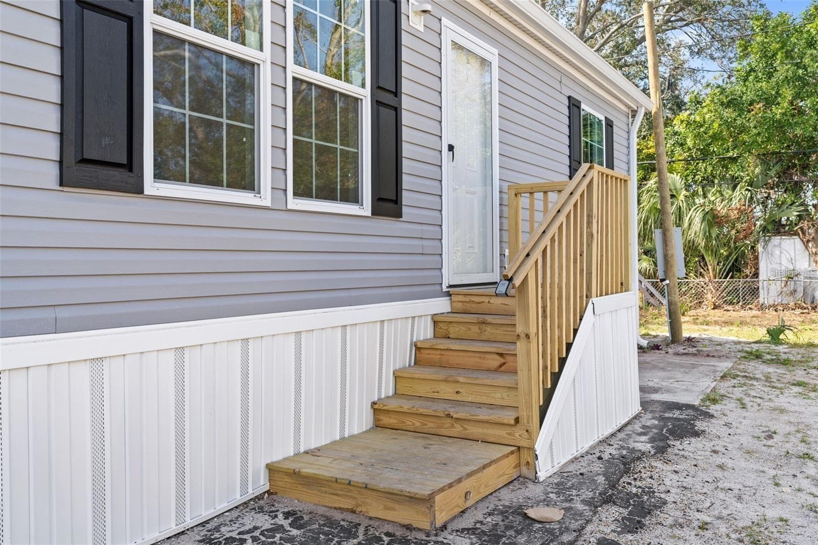 Manufactured Home at 5234 YELLOW PINE ST N, ST PETERSBURG, photo 3 of 26