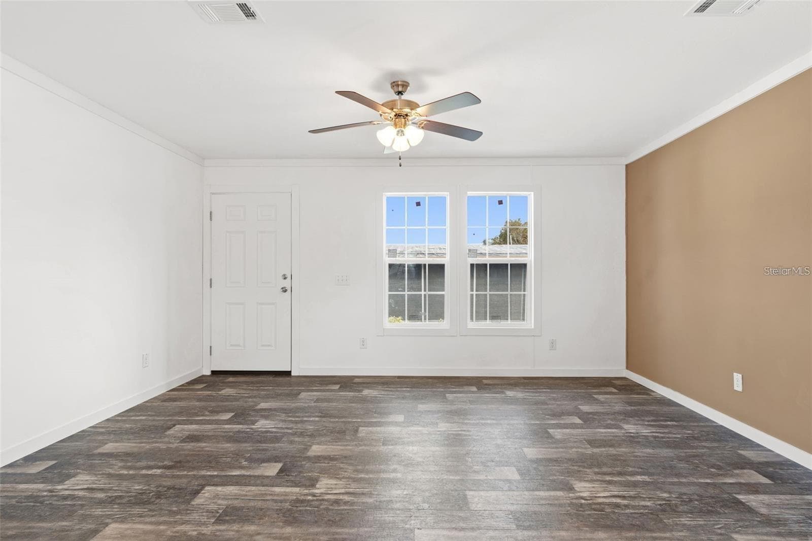 Manufactured Home at 5234 YELLOW PINE ST N, ST PETERSBURG, photo 4 of 26