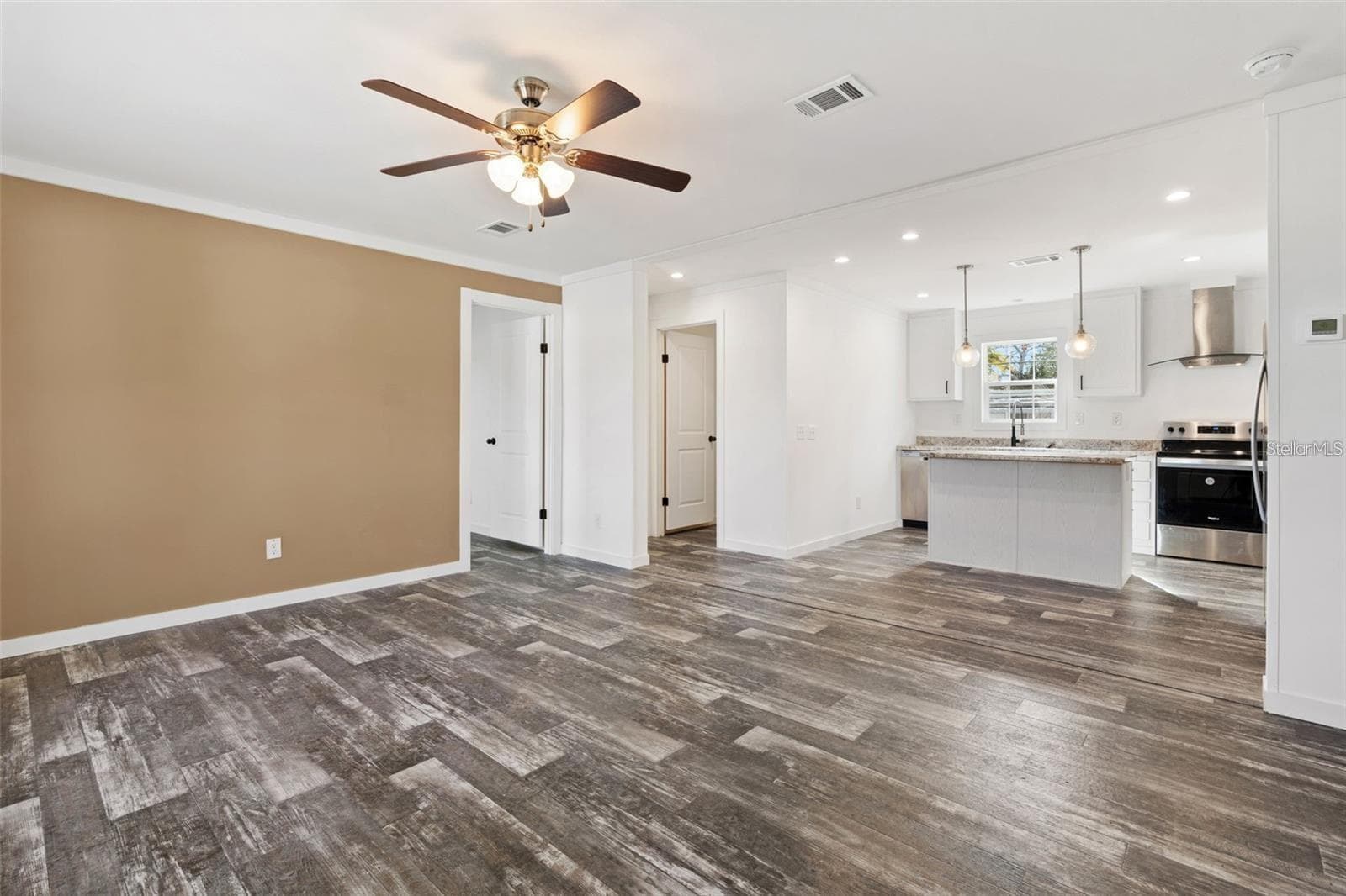 Manufactured Home at 5234 YELLOW PINE ST N, ST PETERSBURG, photo 6 of 26