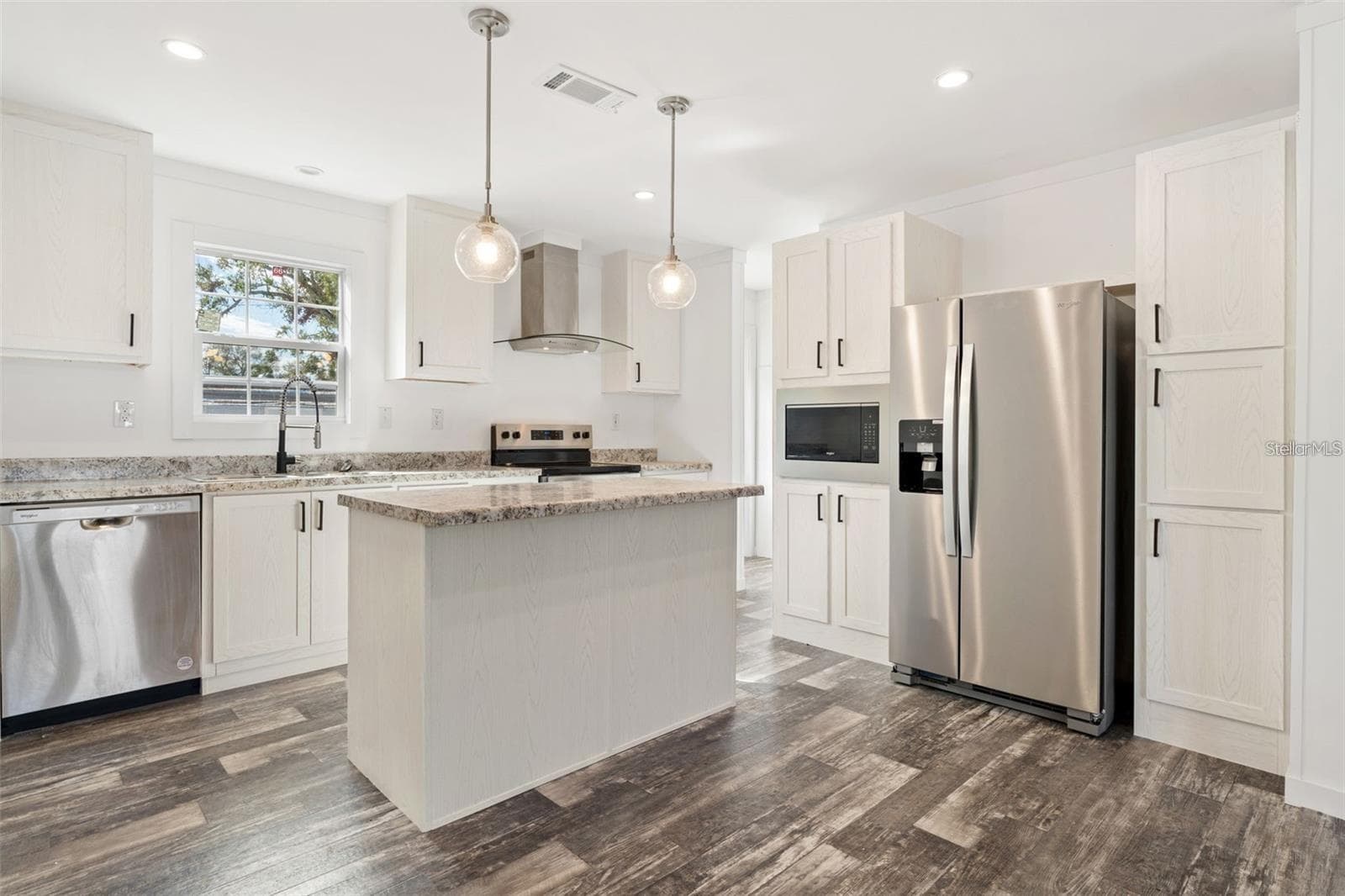 Manufactured Home at 5234 YELLOW PINE ST N, ST PETERSBURG, photo 8 of 26